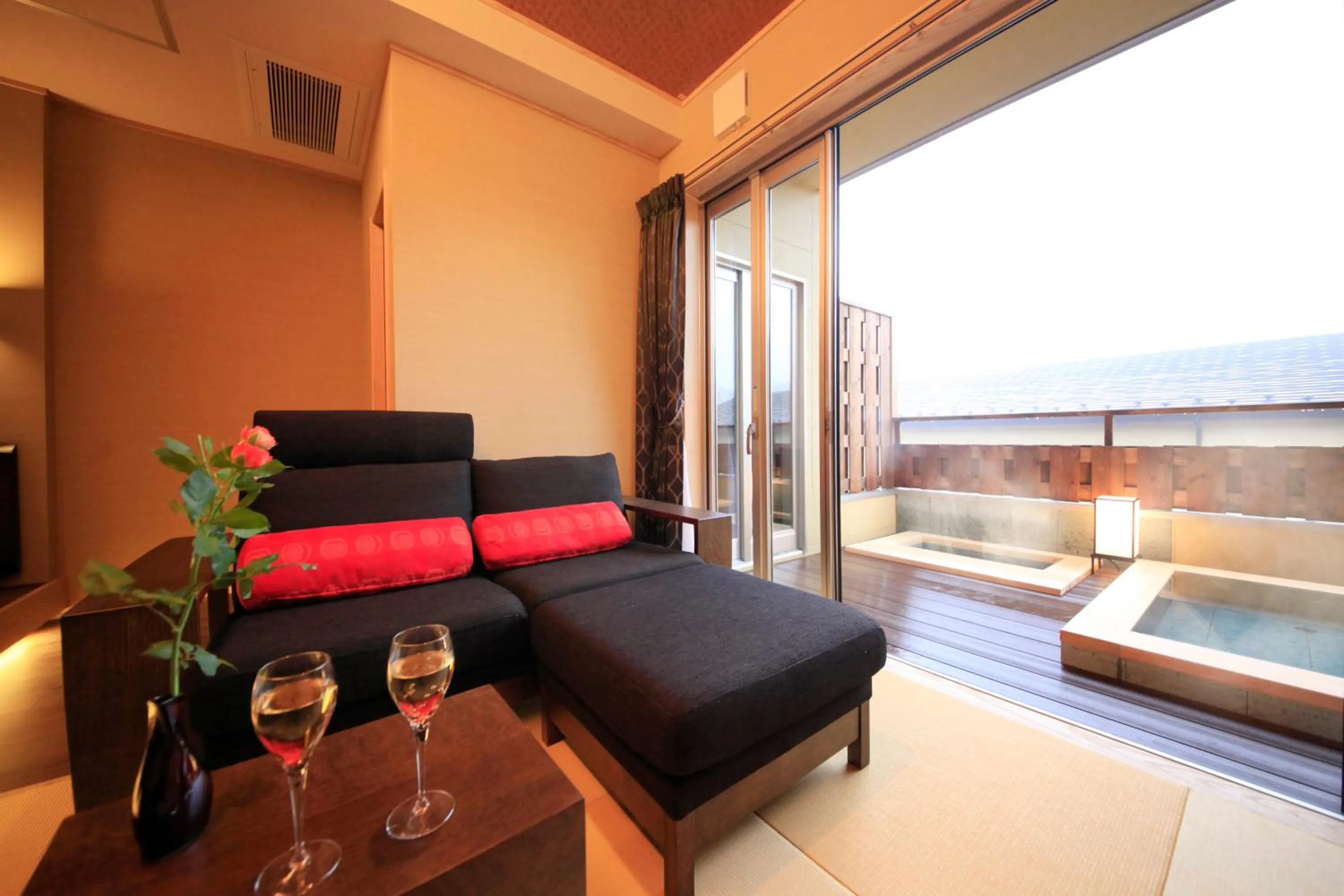 Photo of the whole room in Tensui Saryo