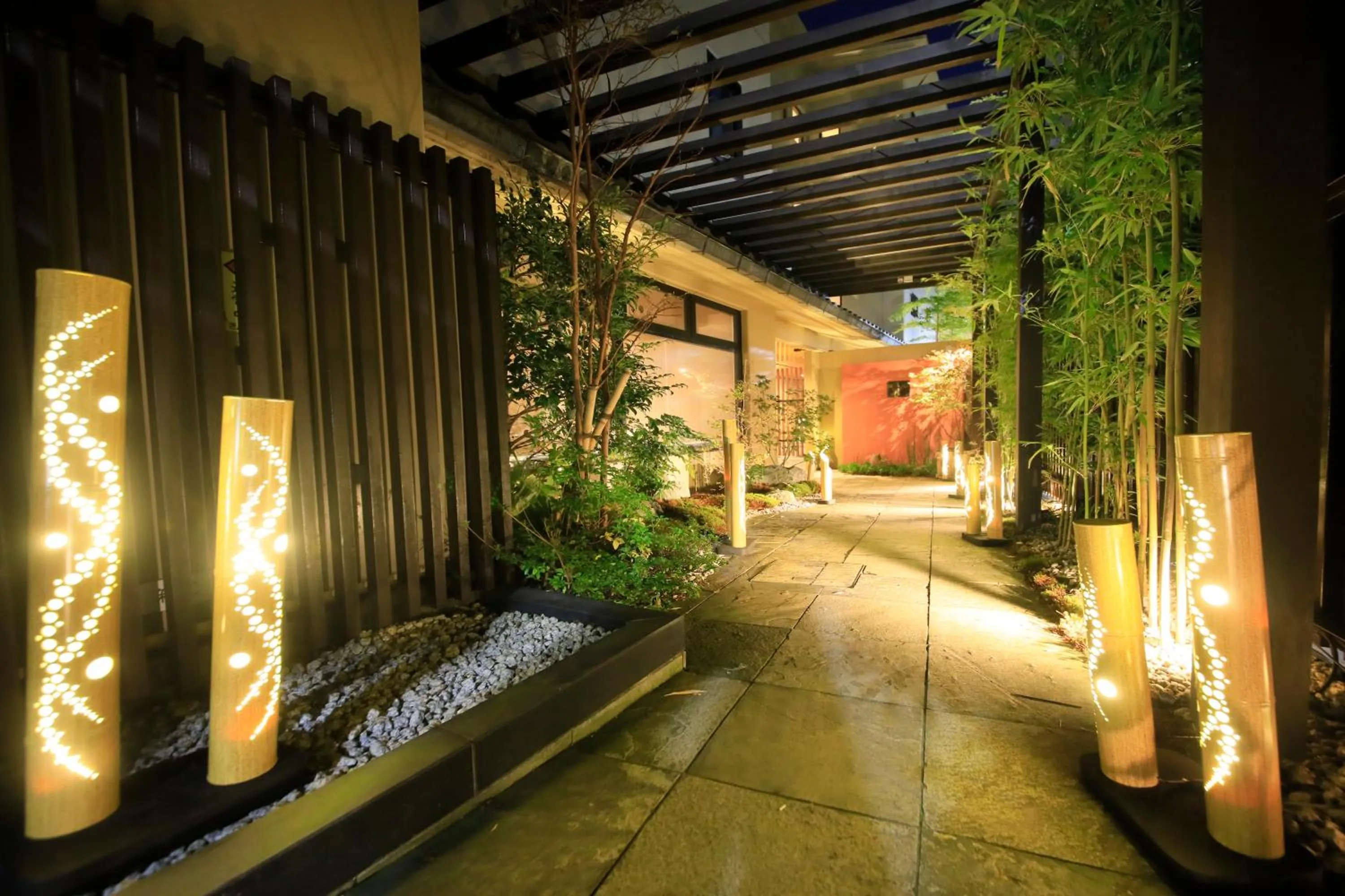 Night in Tensui Saryo