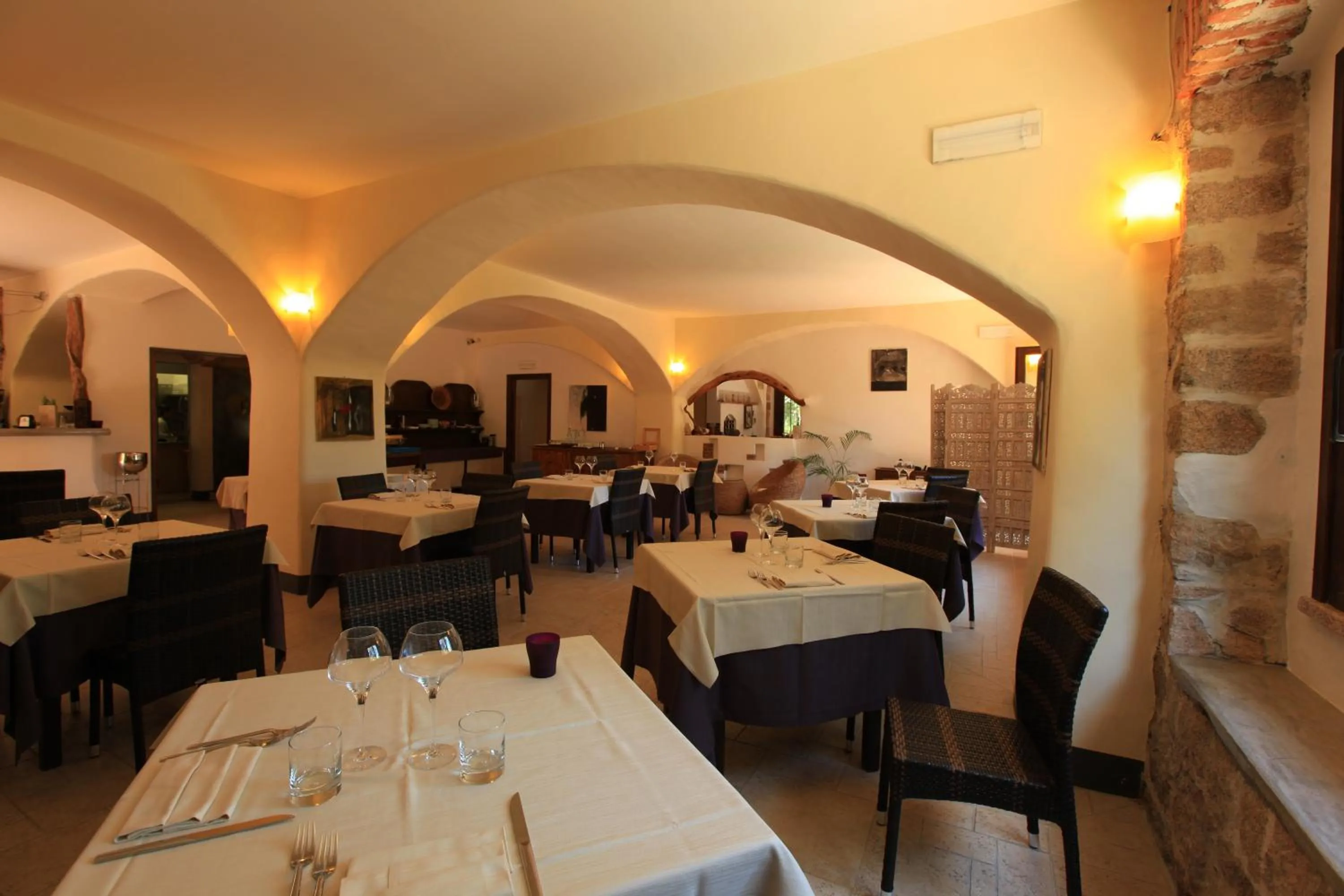 Restaurant/places to eat in Nascar Hotel