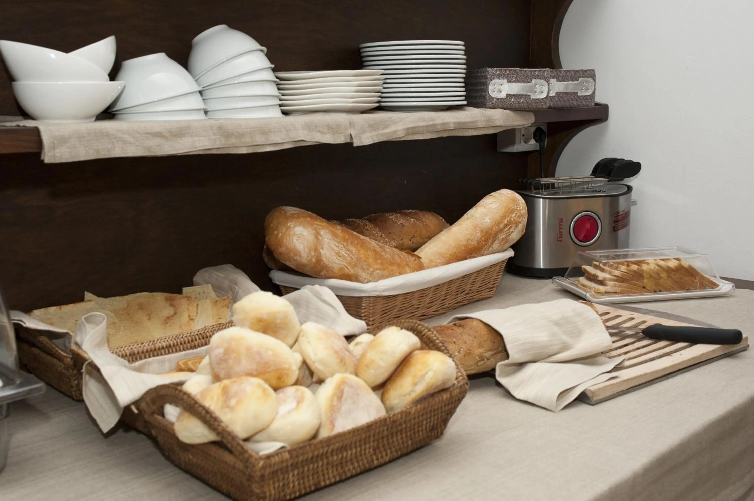 Restaurant/places to eat in Nascar Hotel