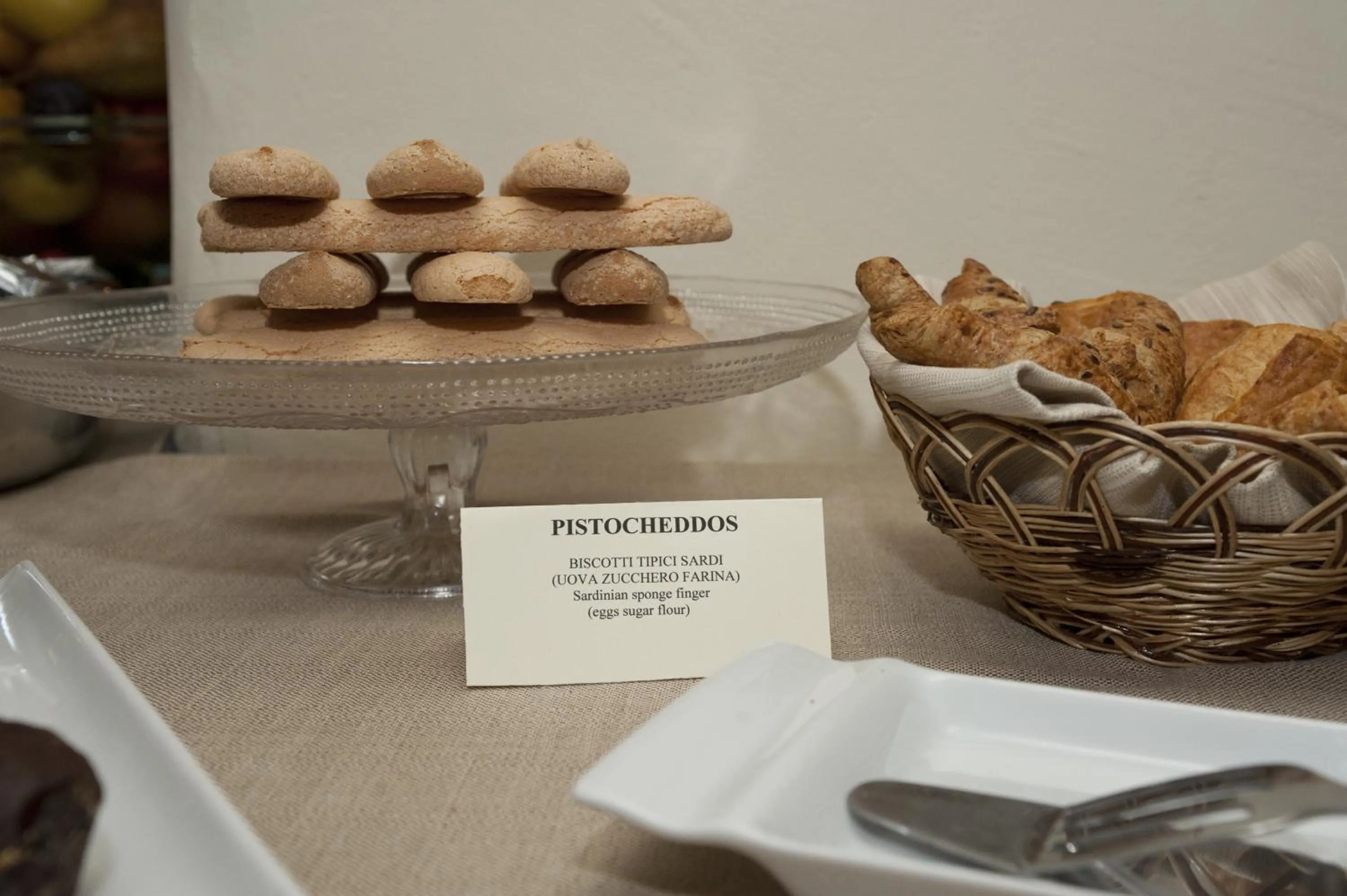 Restaurant/places to eat in Nascar Hotel