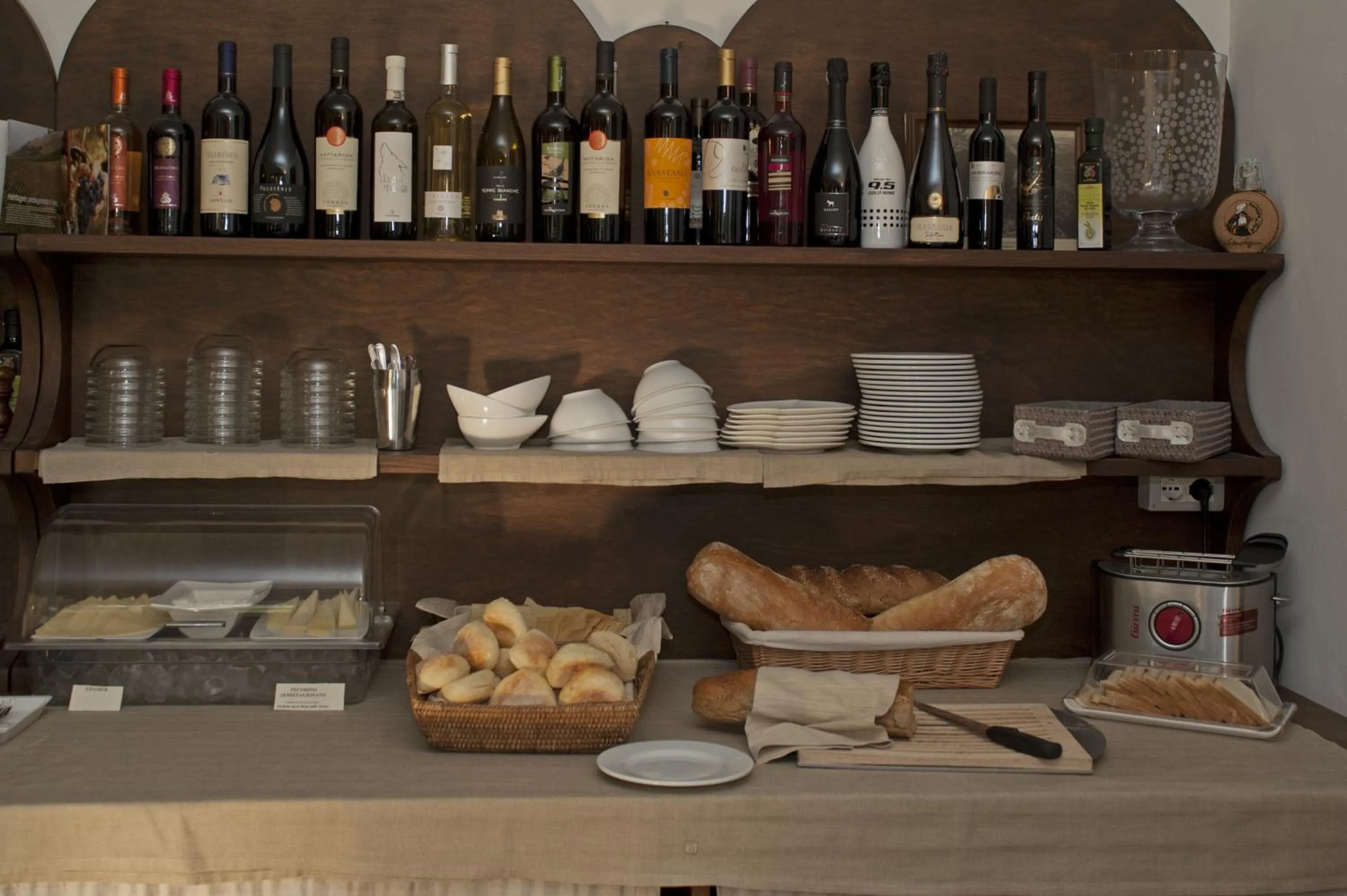 Restaurant/places to eat in Nascar Hotel