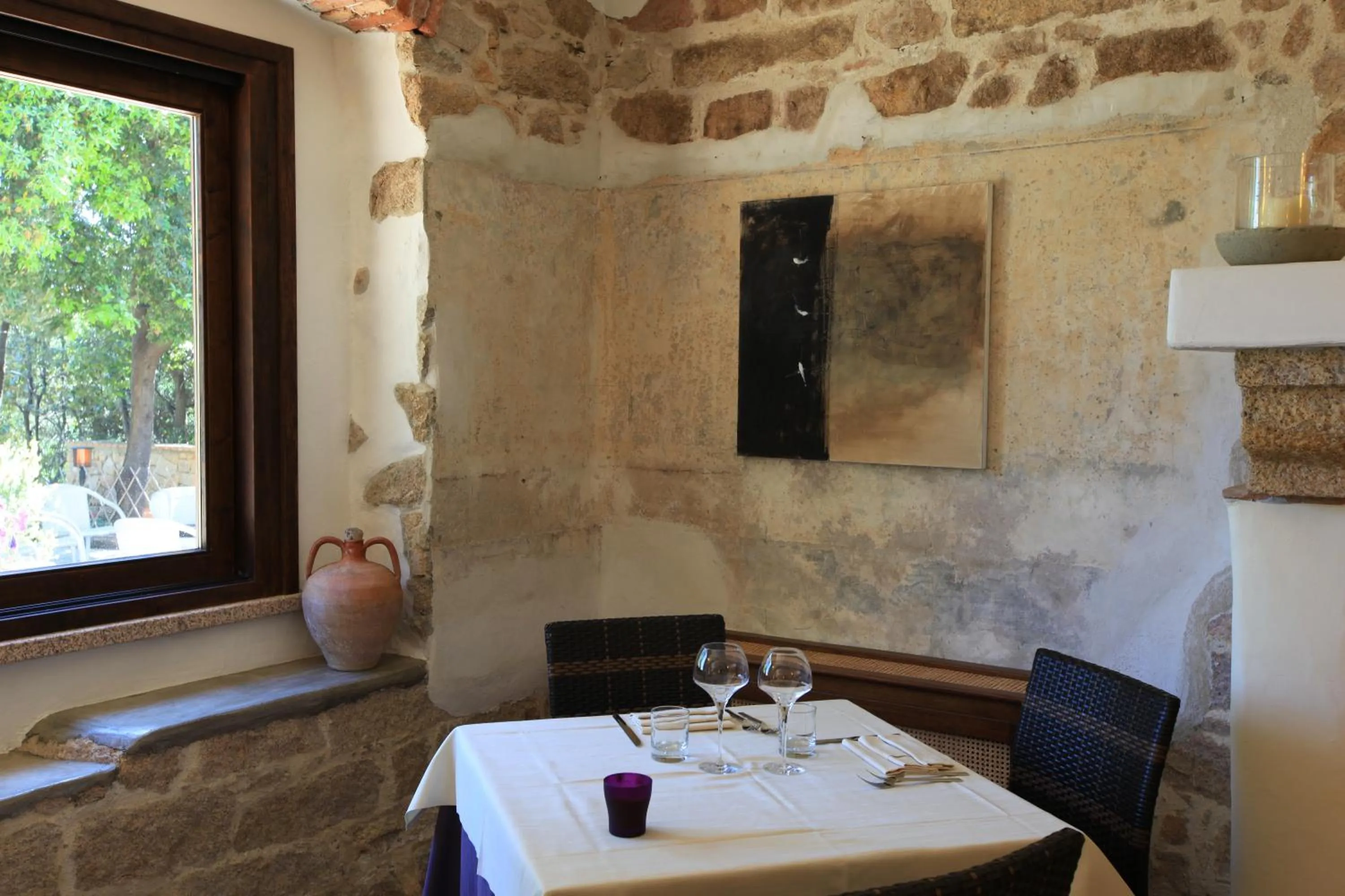 Restaurant/places to eat in Nascar Hotel