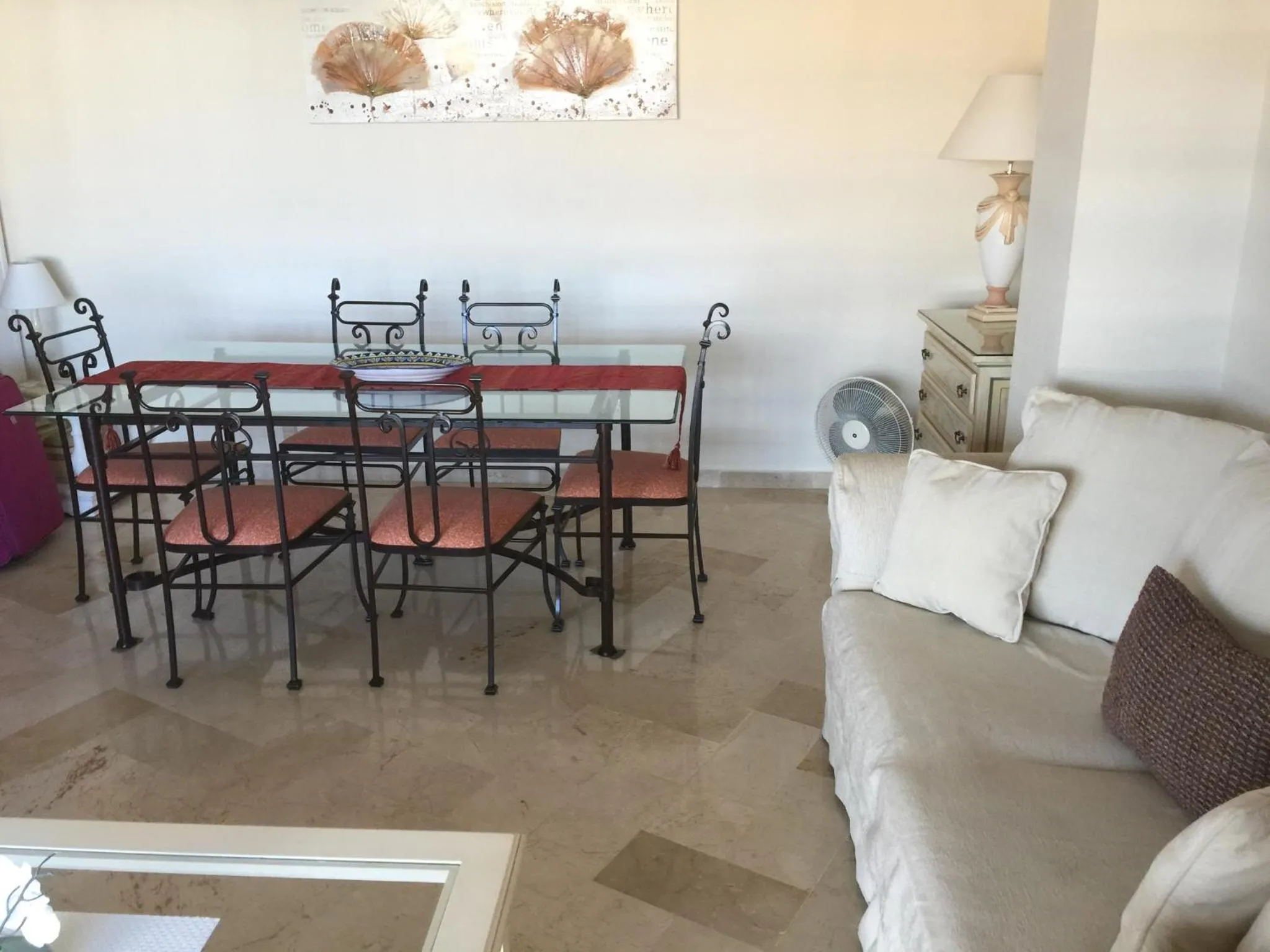 Dining area in Parque Marbella