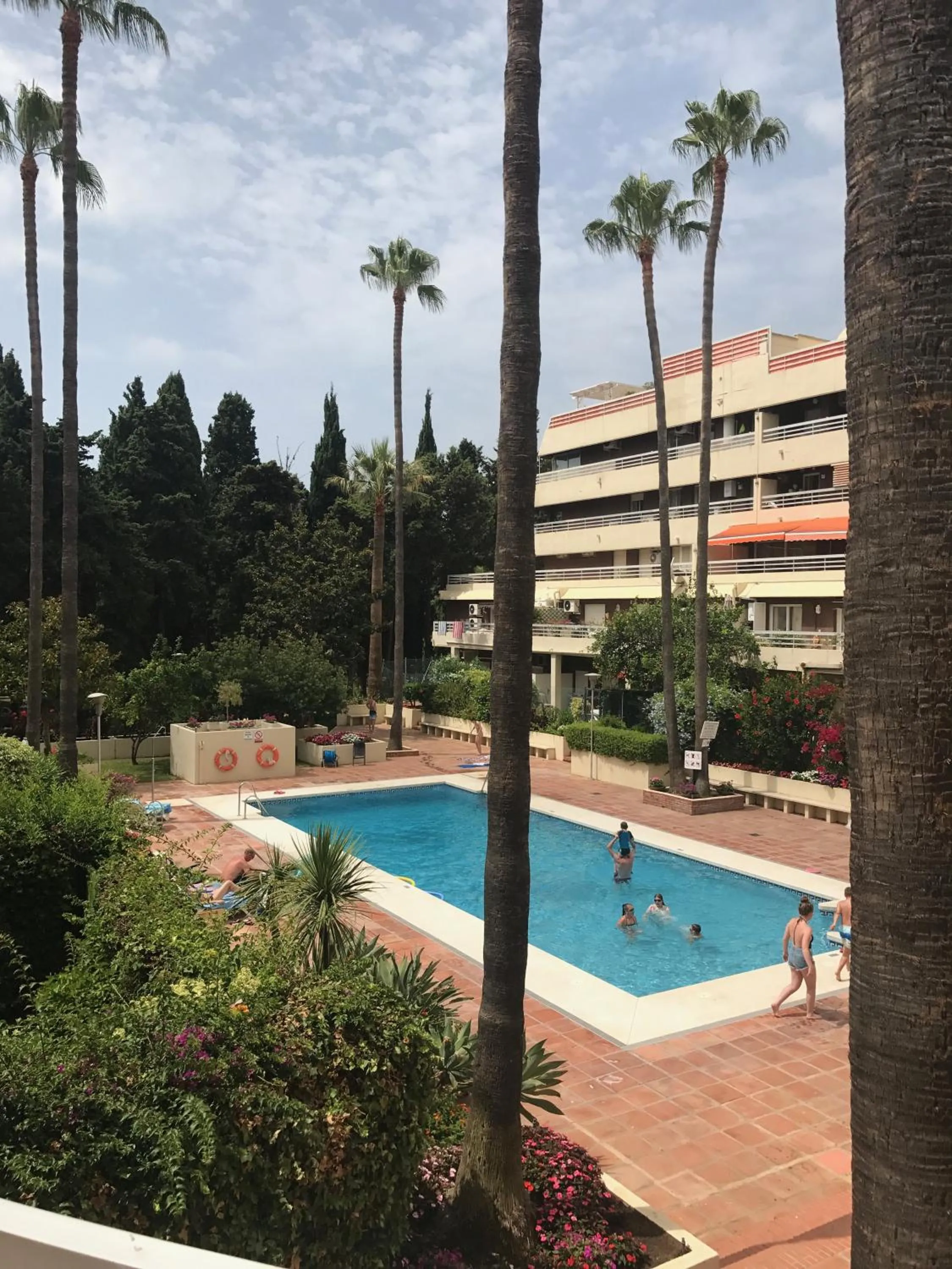 Swimming pool in Parque Marbella