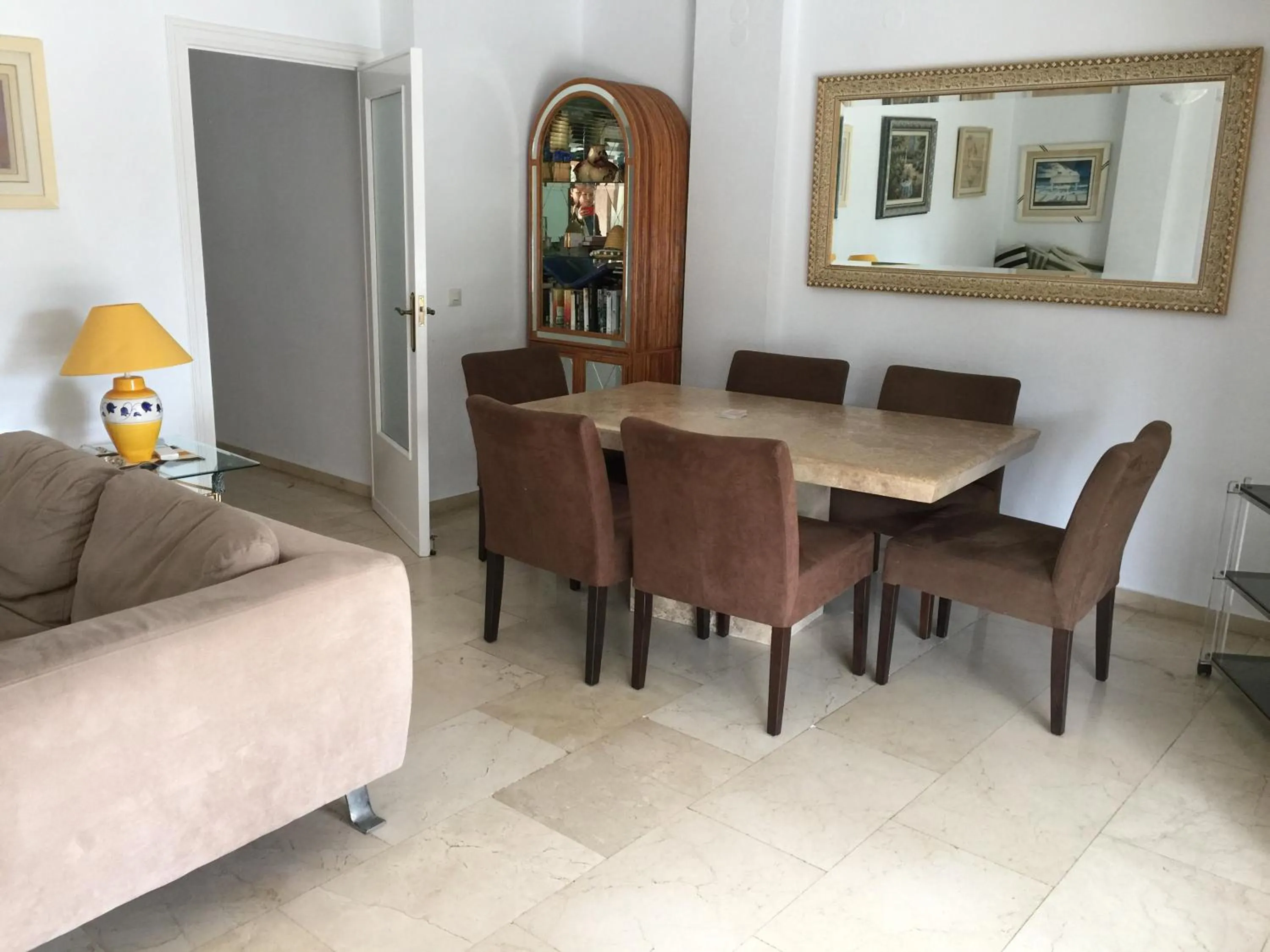 Dining area in Parque Marbella