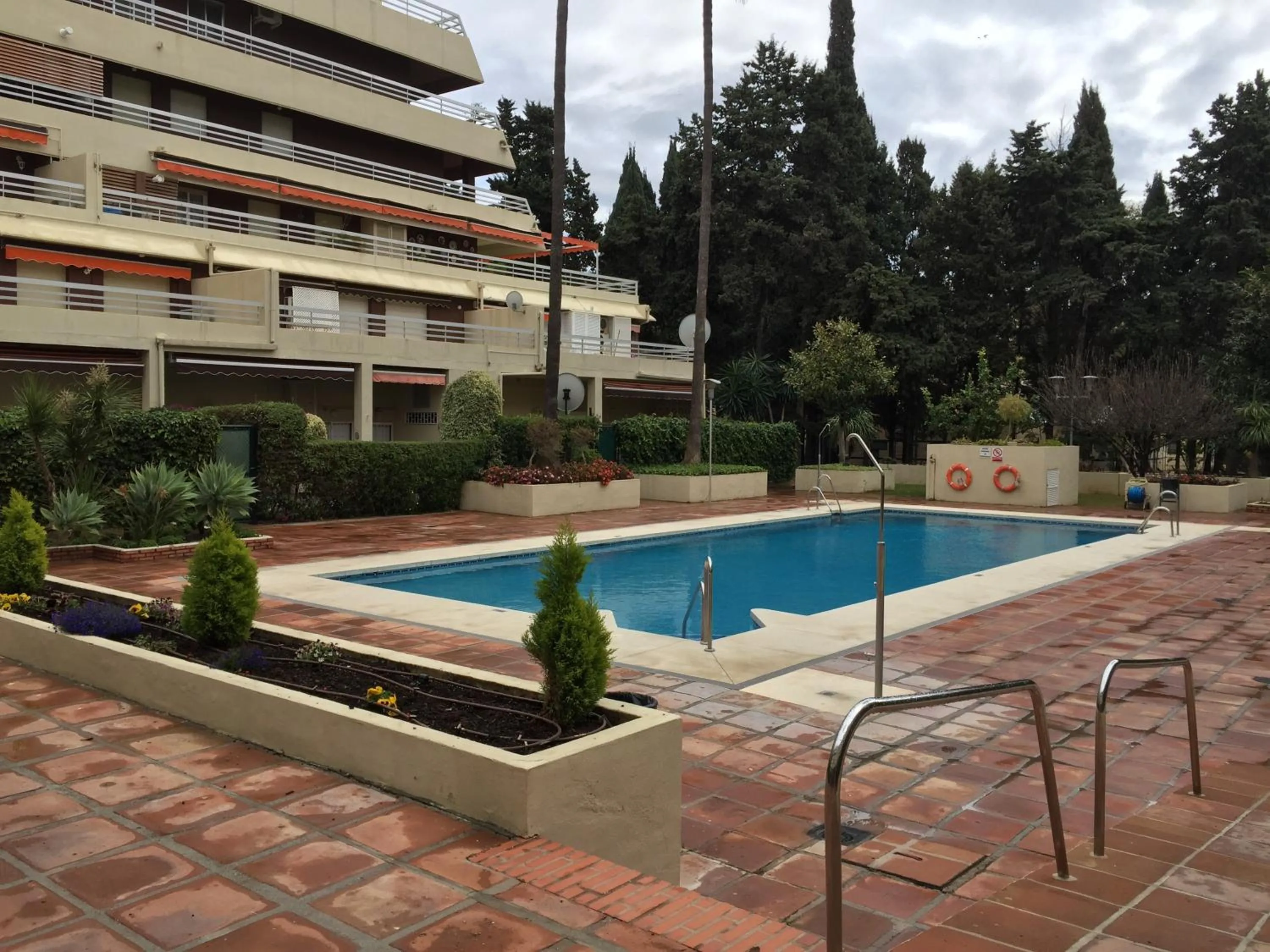 Swimming pool in Parque Marbella
