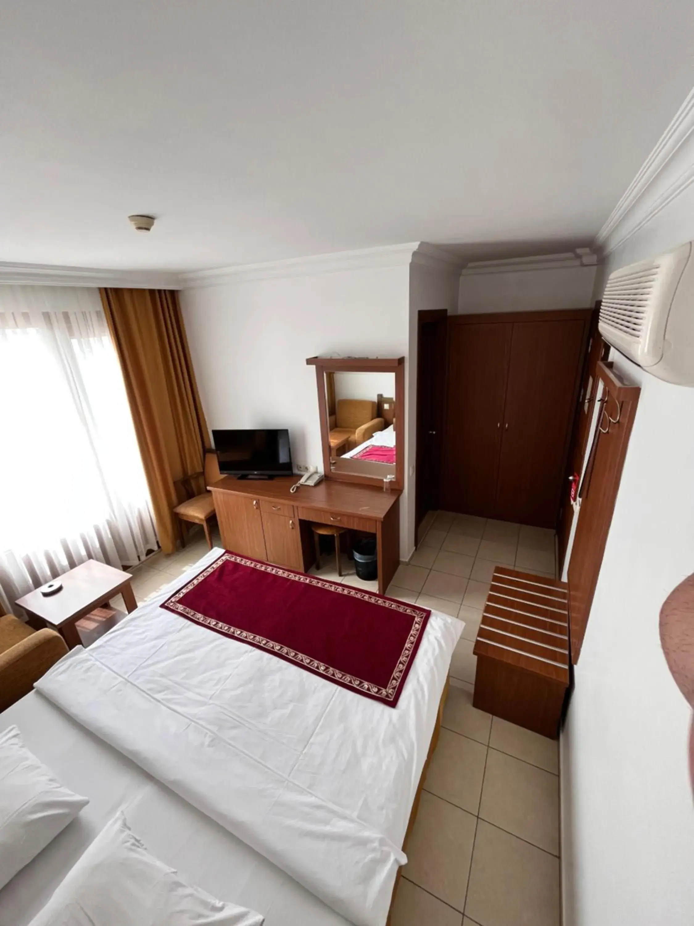 Photo of the whole room, Bed in Hotel Royal Hill Photo of the whole room, Bed in Hotel Royal Hill