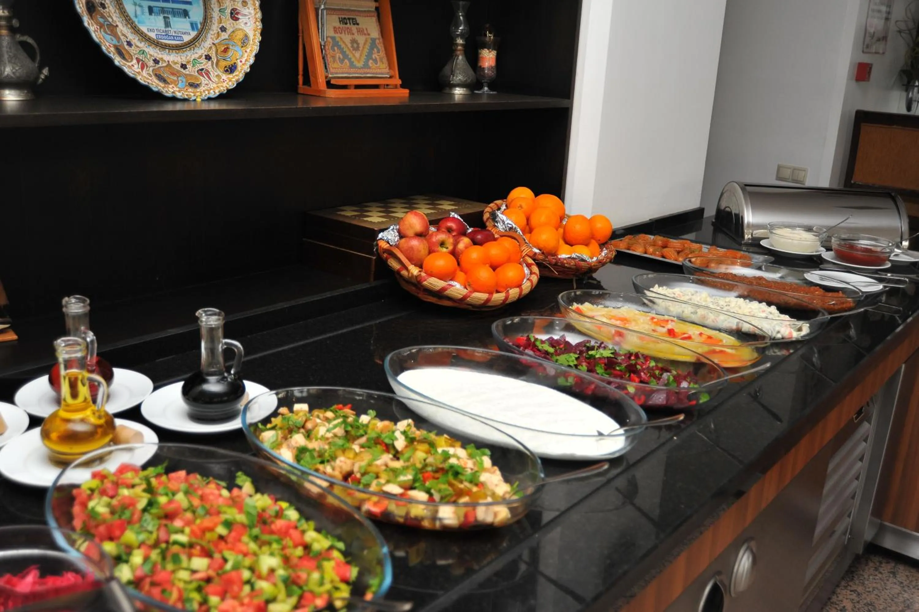 Restaurant/places to eat in Hotel Royal Hill