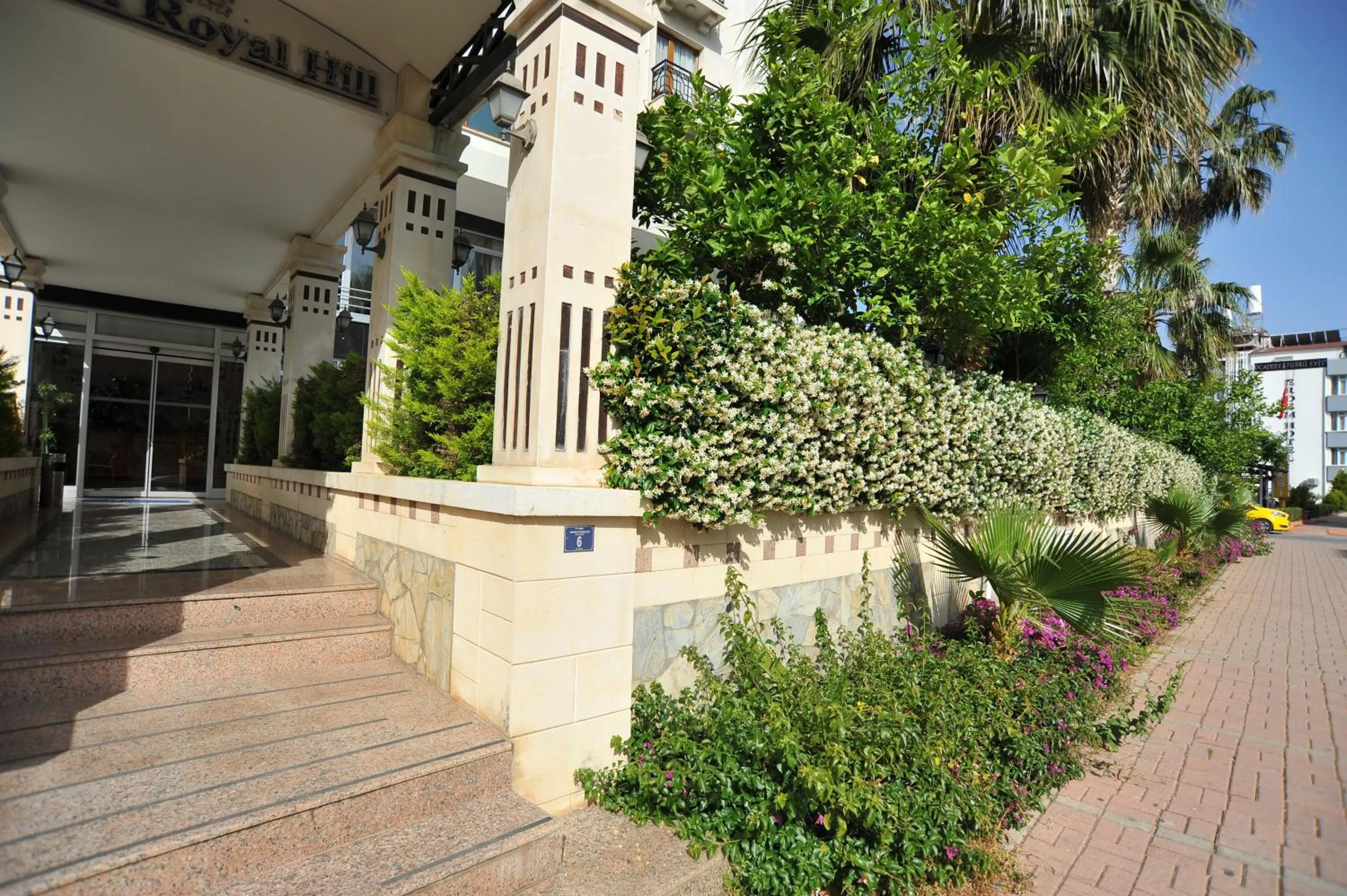 Facade/entrance in Hotel Royal Hill
