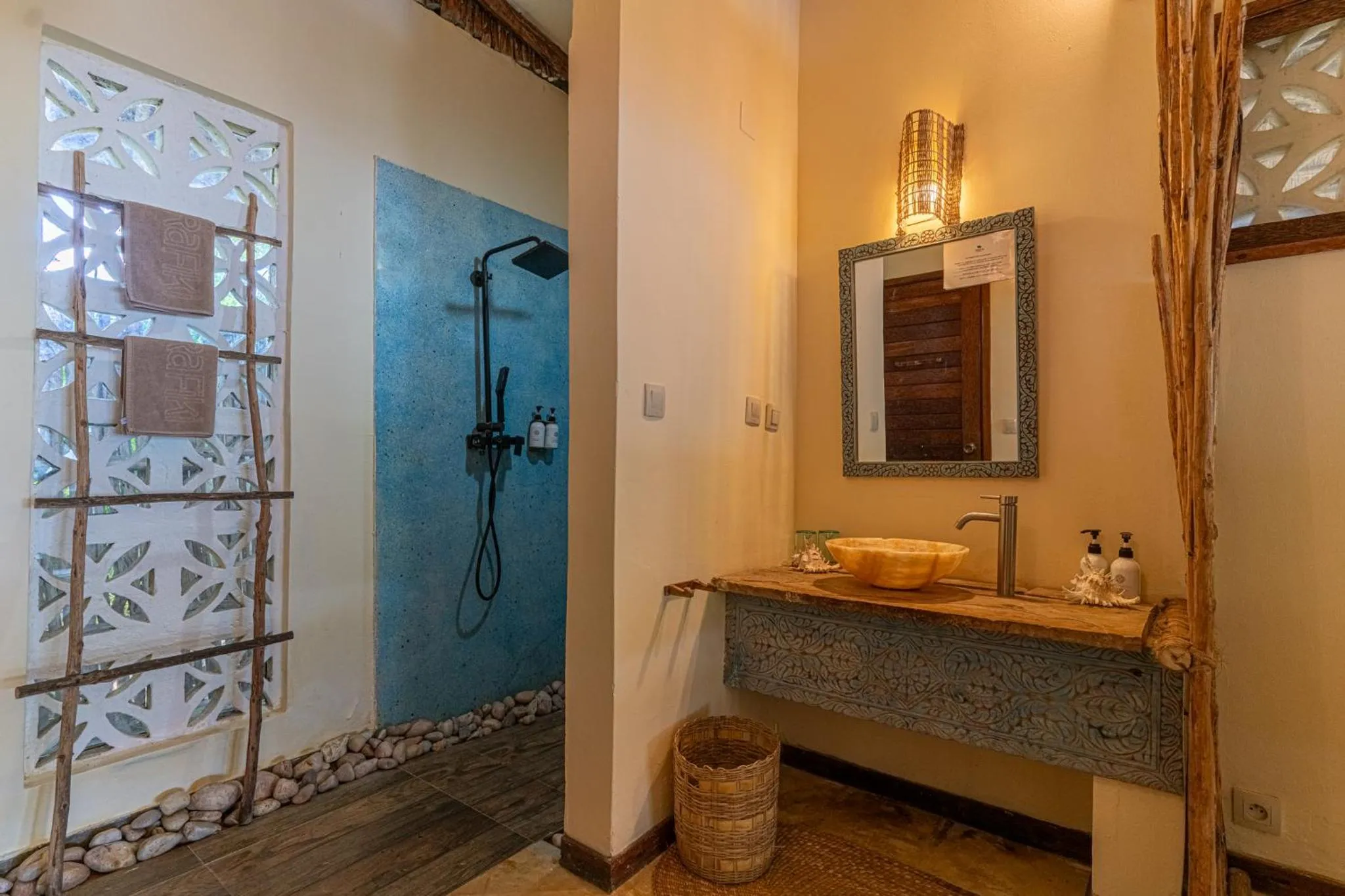Shower in Marafiki Bungalows