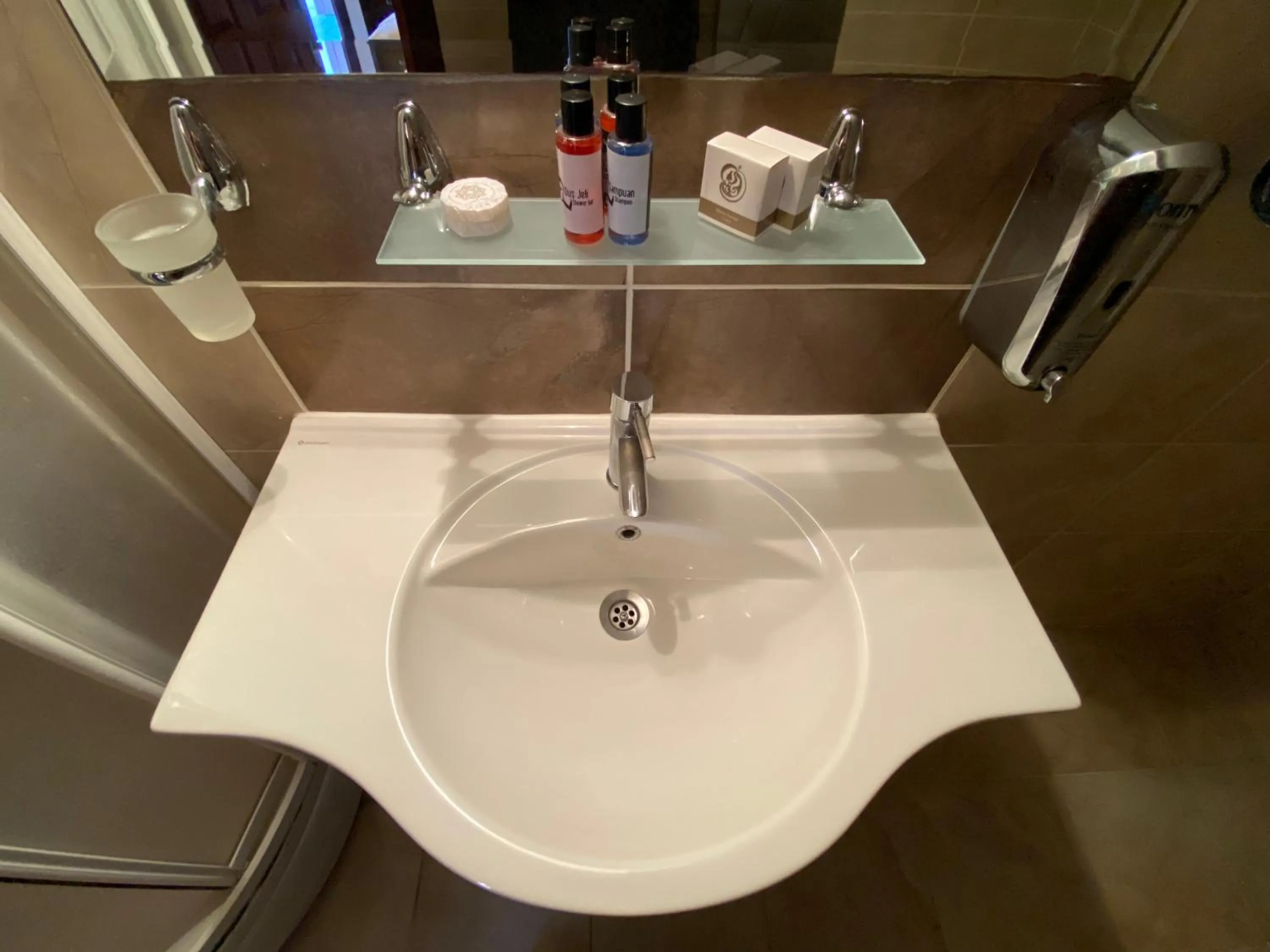 Bathroom in Cicerone Lodge Hotel