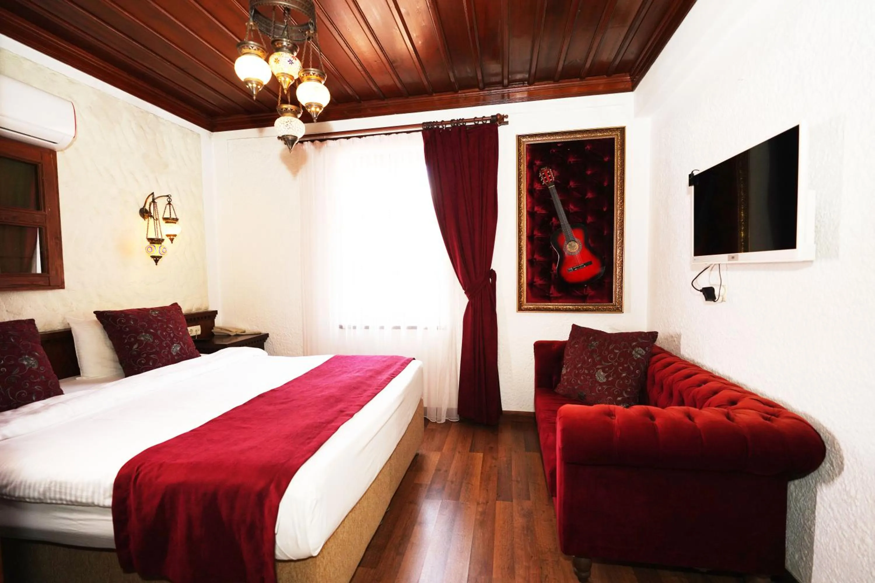 Photo of the whole room in Cicerone Lodge Hotel