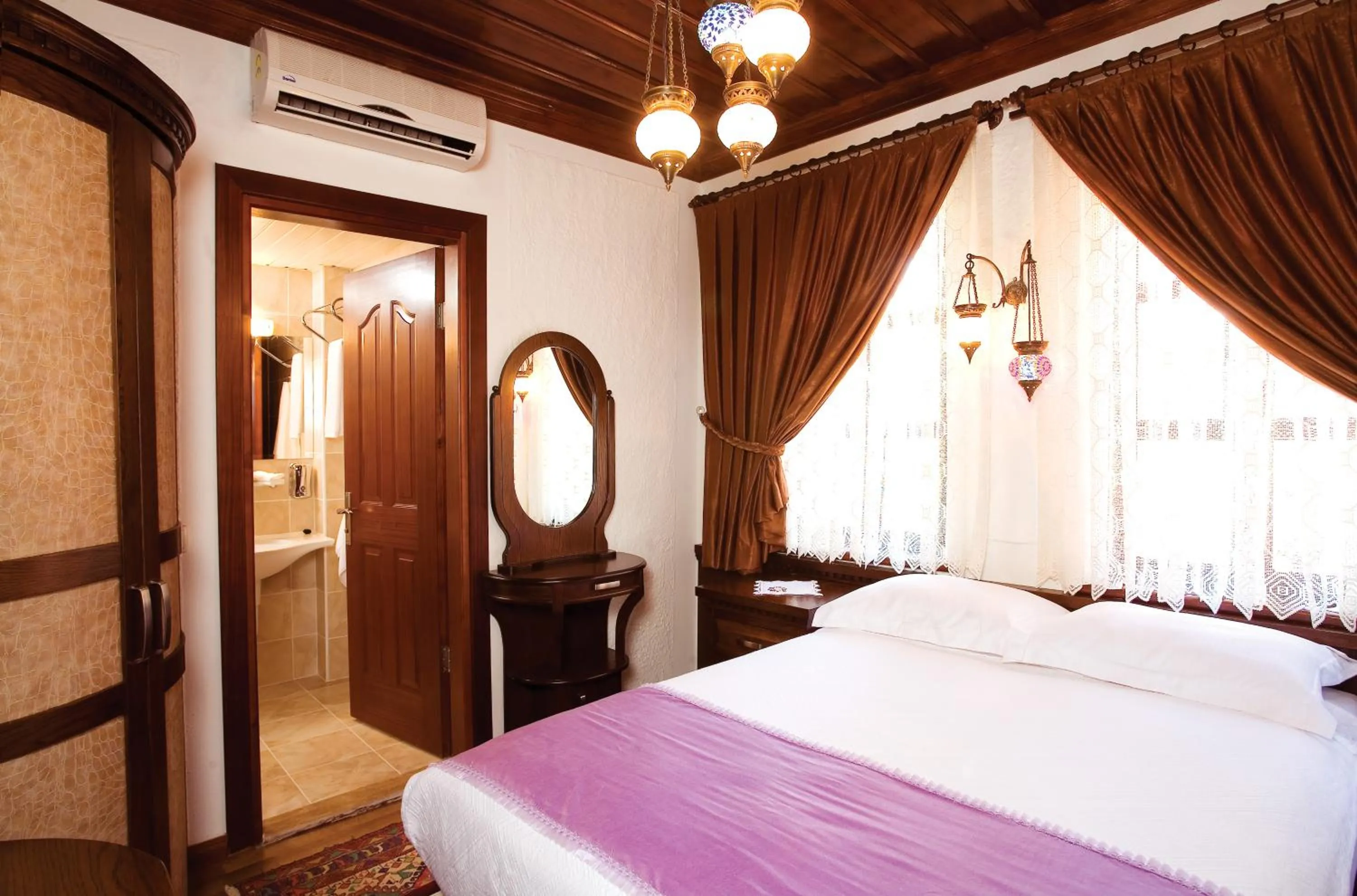 Cicerone Lodge Hotel