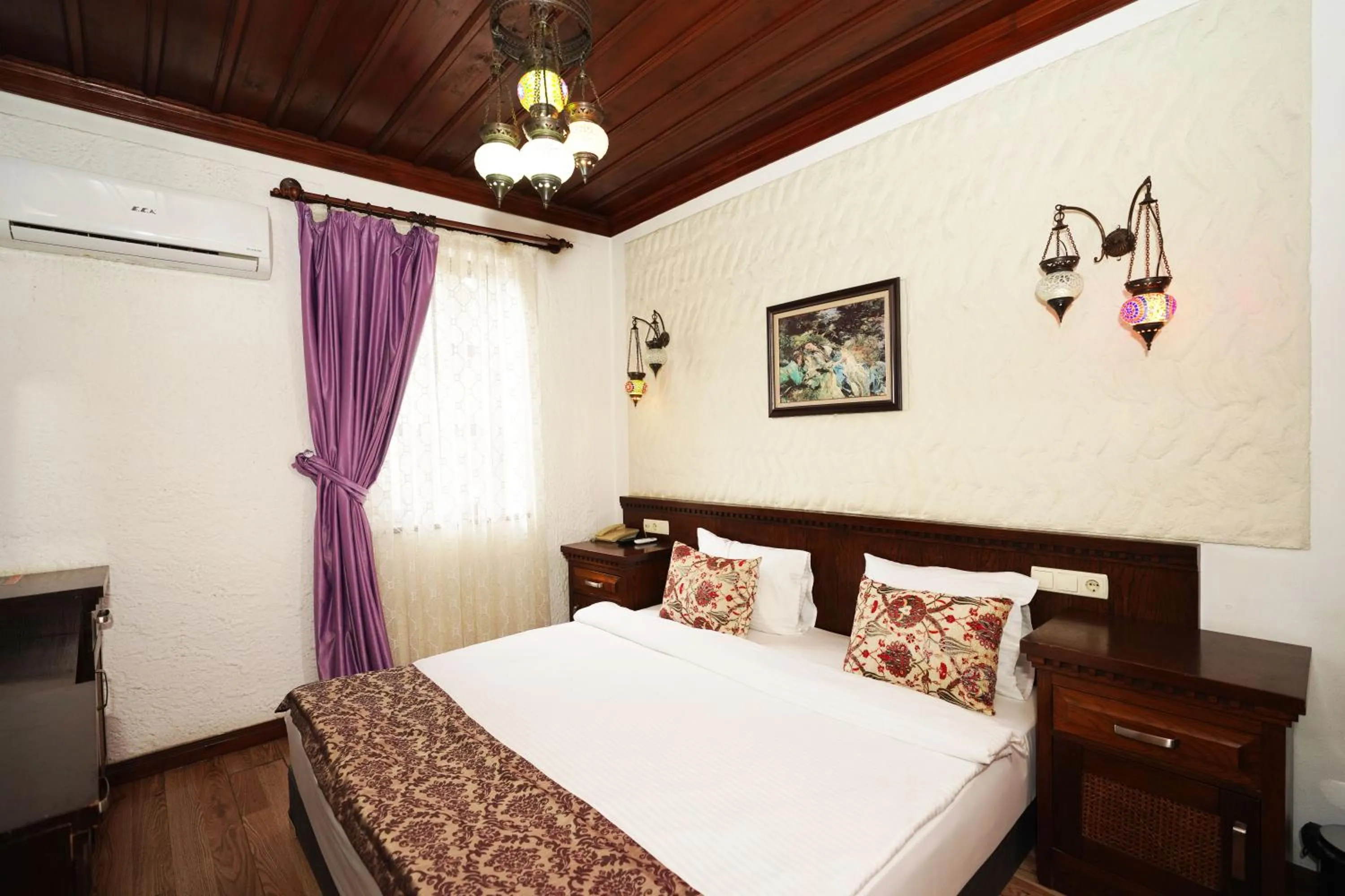 Cicerone Lodge Hotel