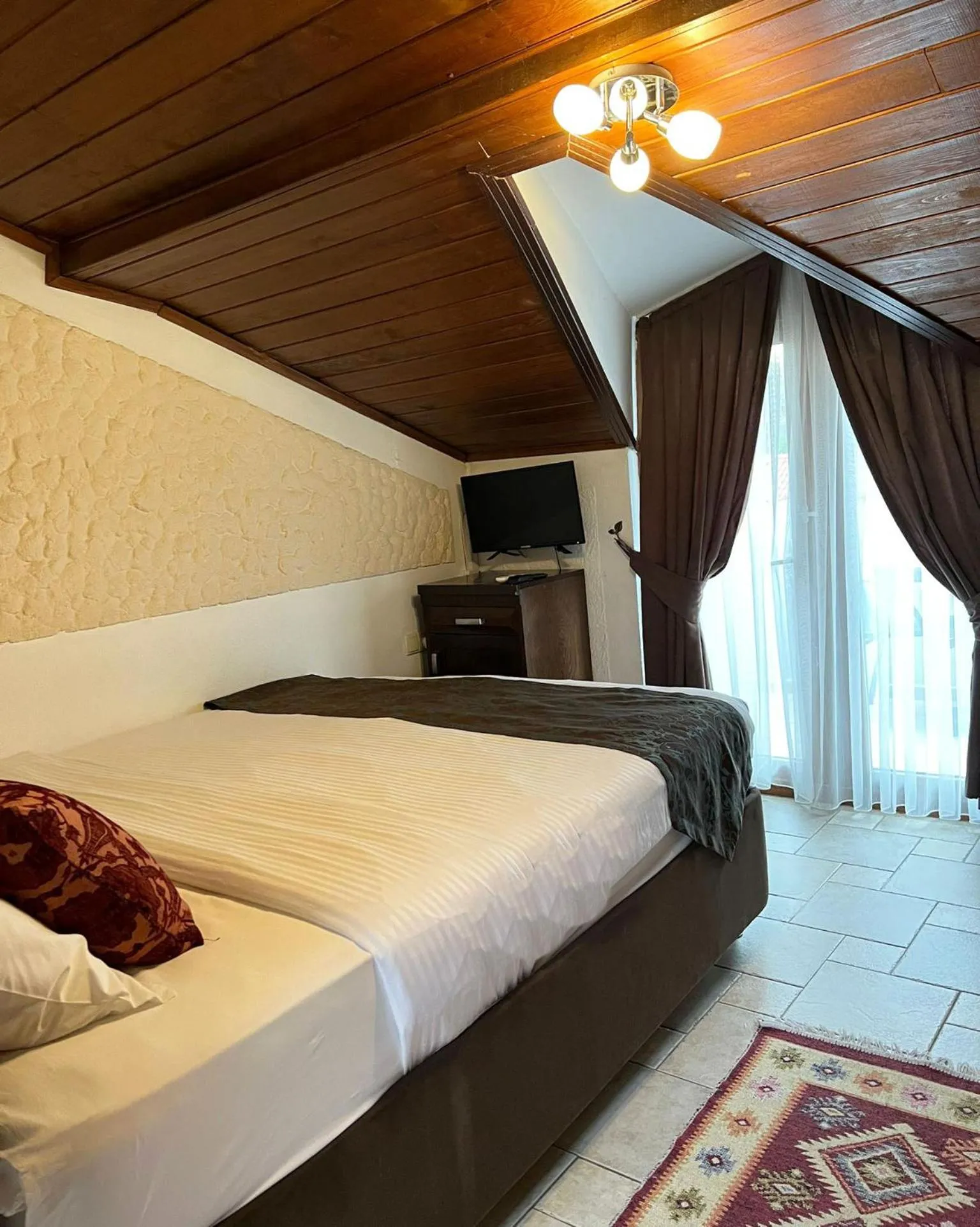 Cicerone Lodge Hotel