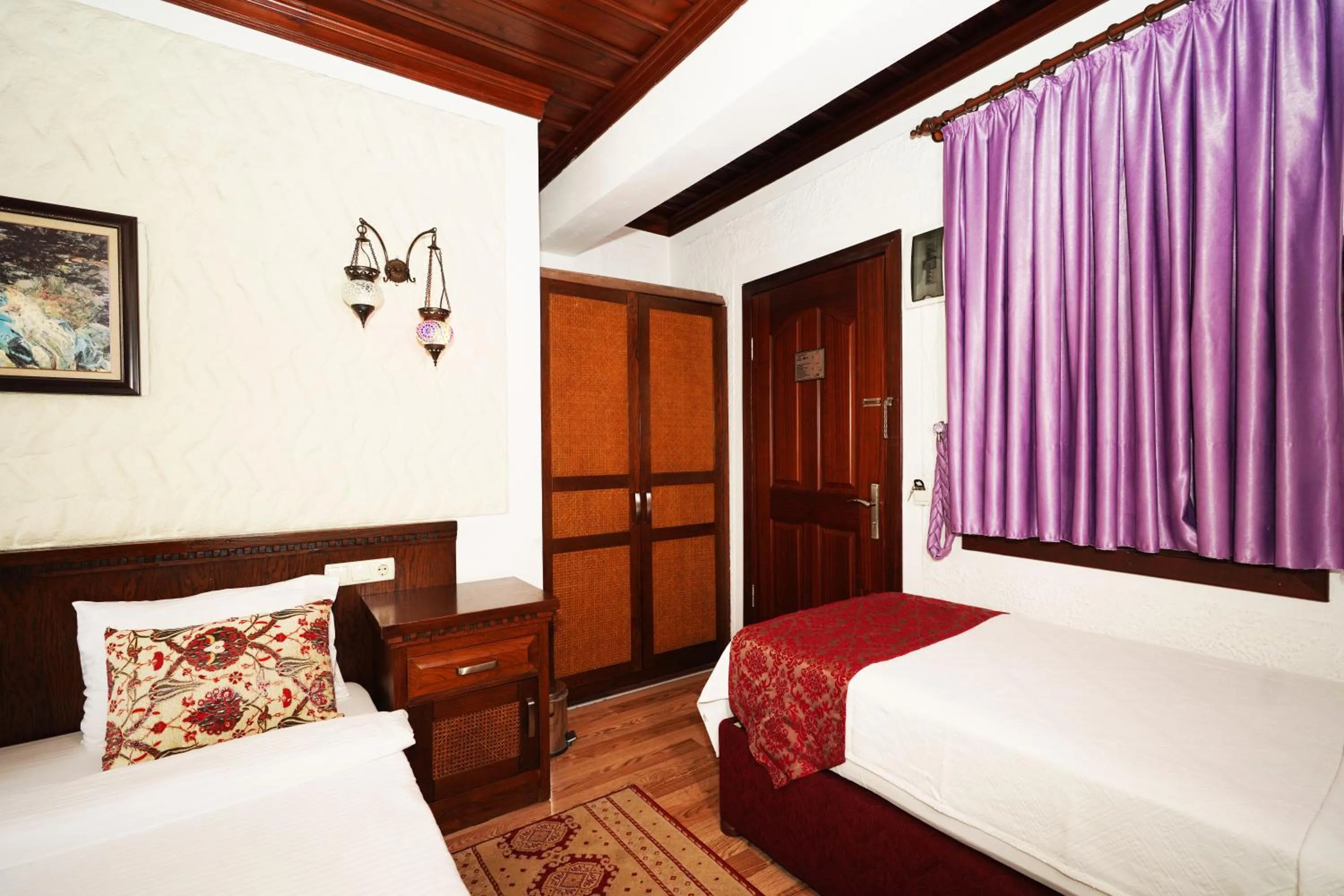 Cicerone Lodge Hotel