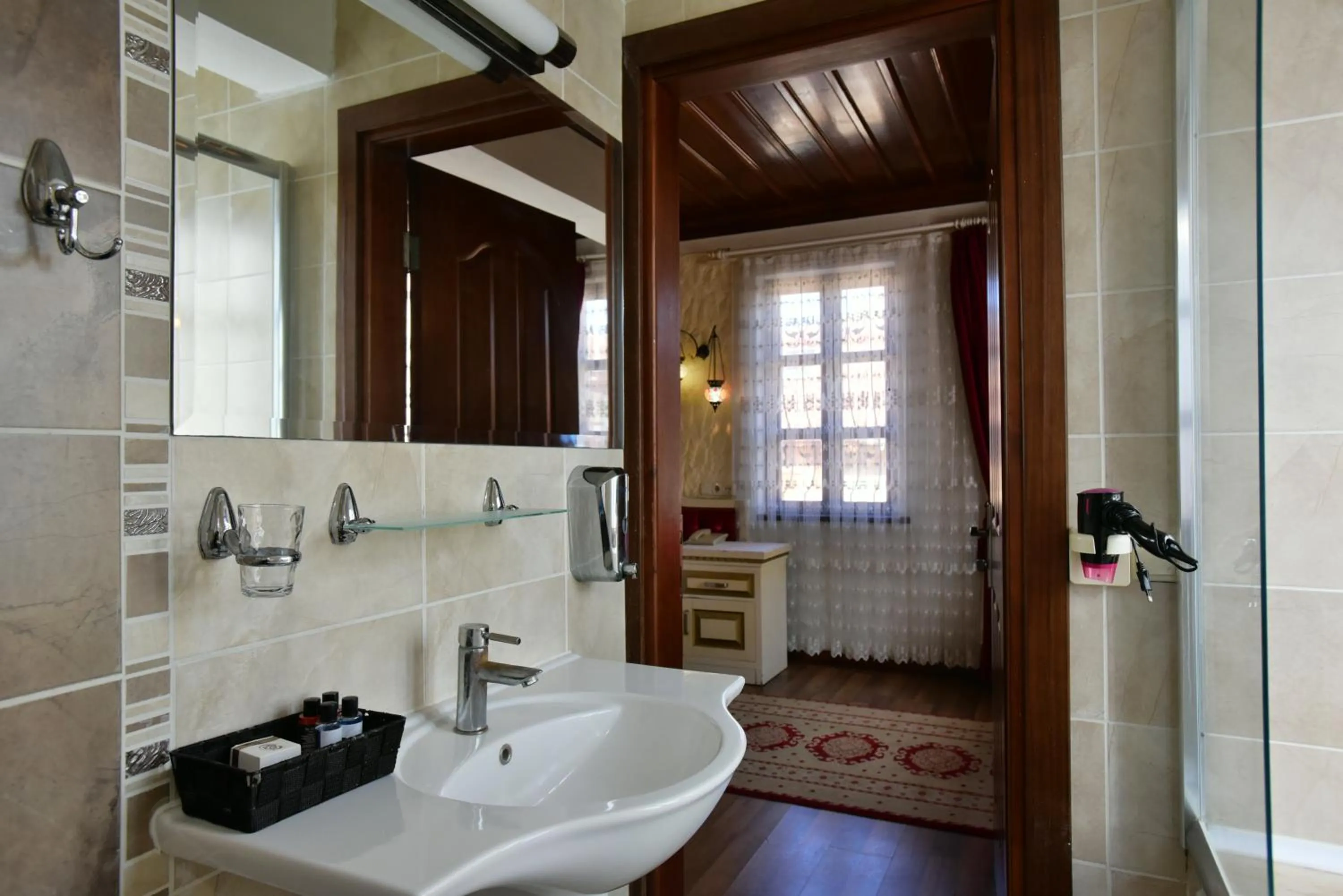 Bathroom in Cicerone Lodge Hotel