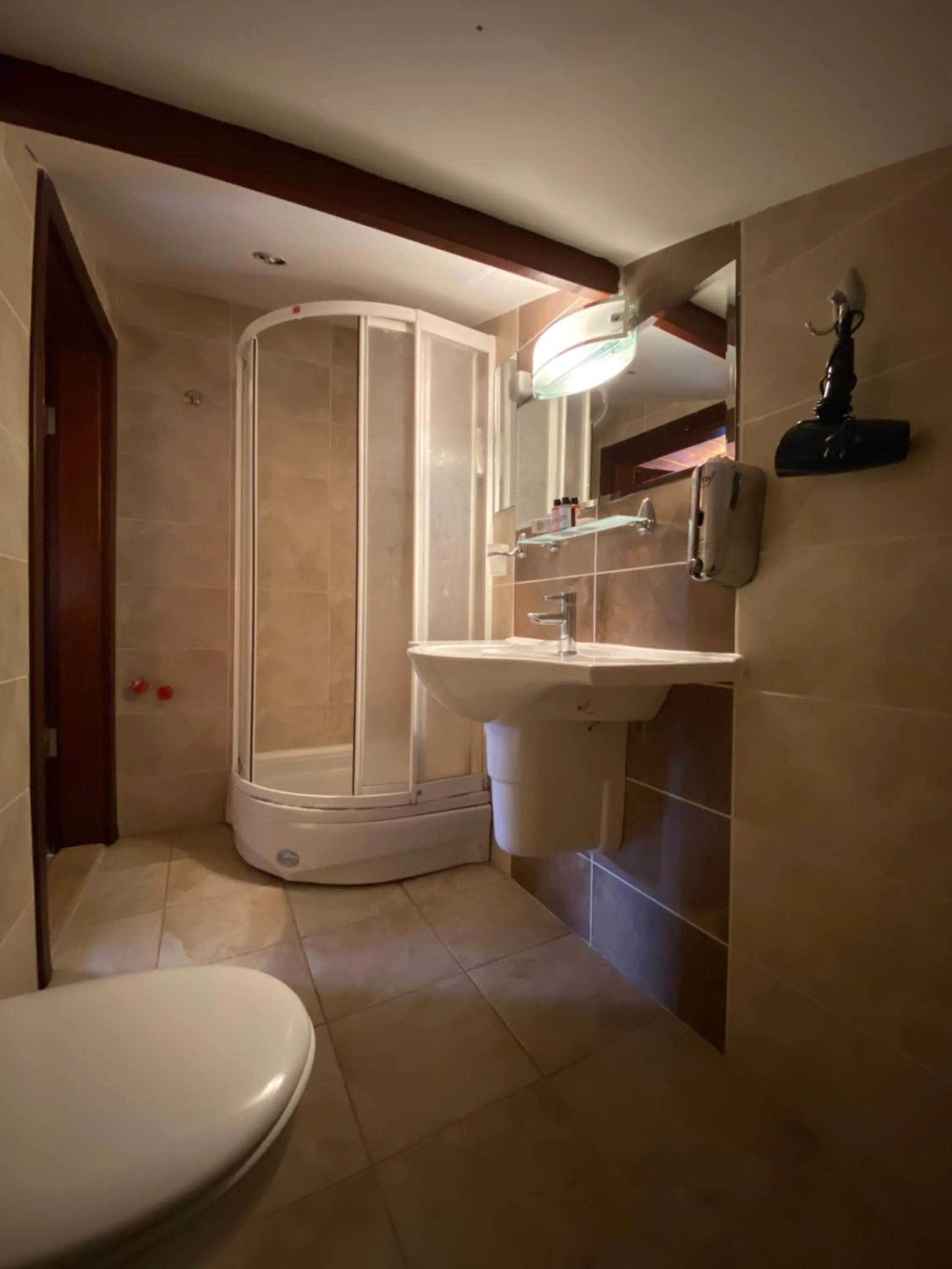 Bathroom in Cicerone Lodge Hotel