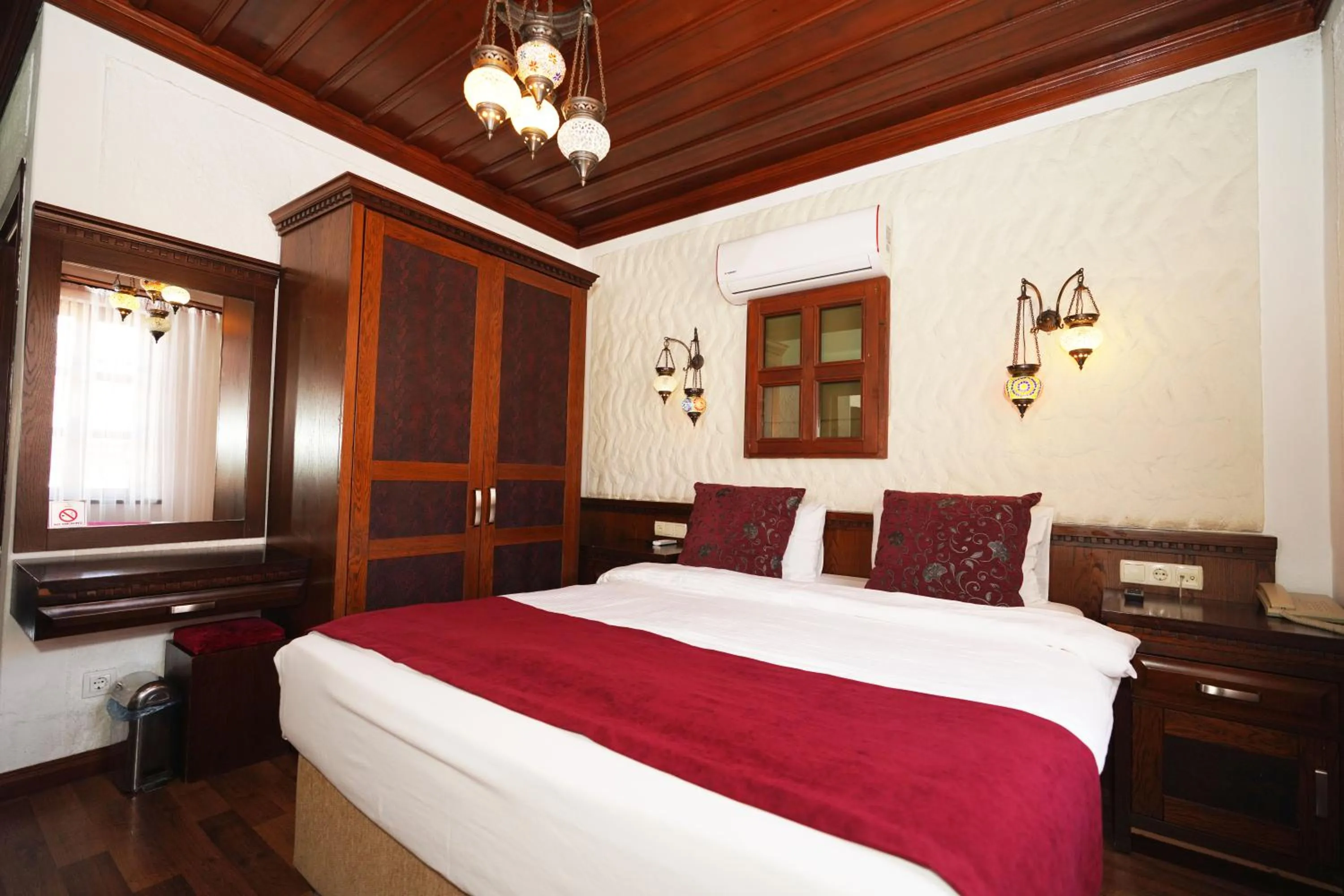 Massage in Cicerone Lodge Hotel