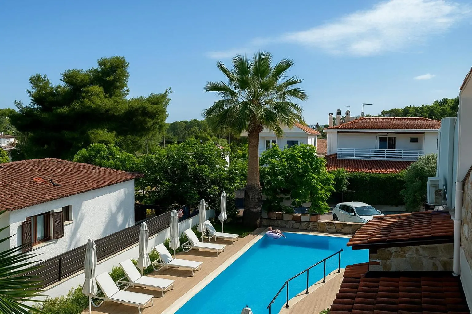 Swimming pool in Samel Hotel