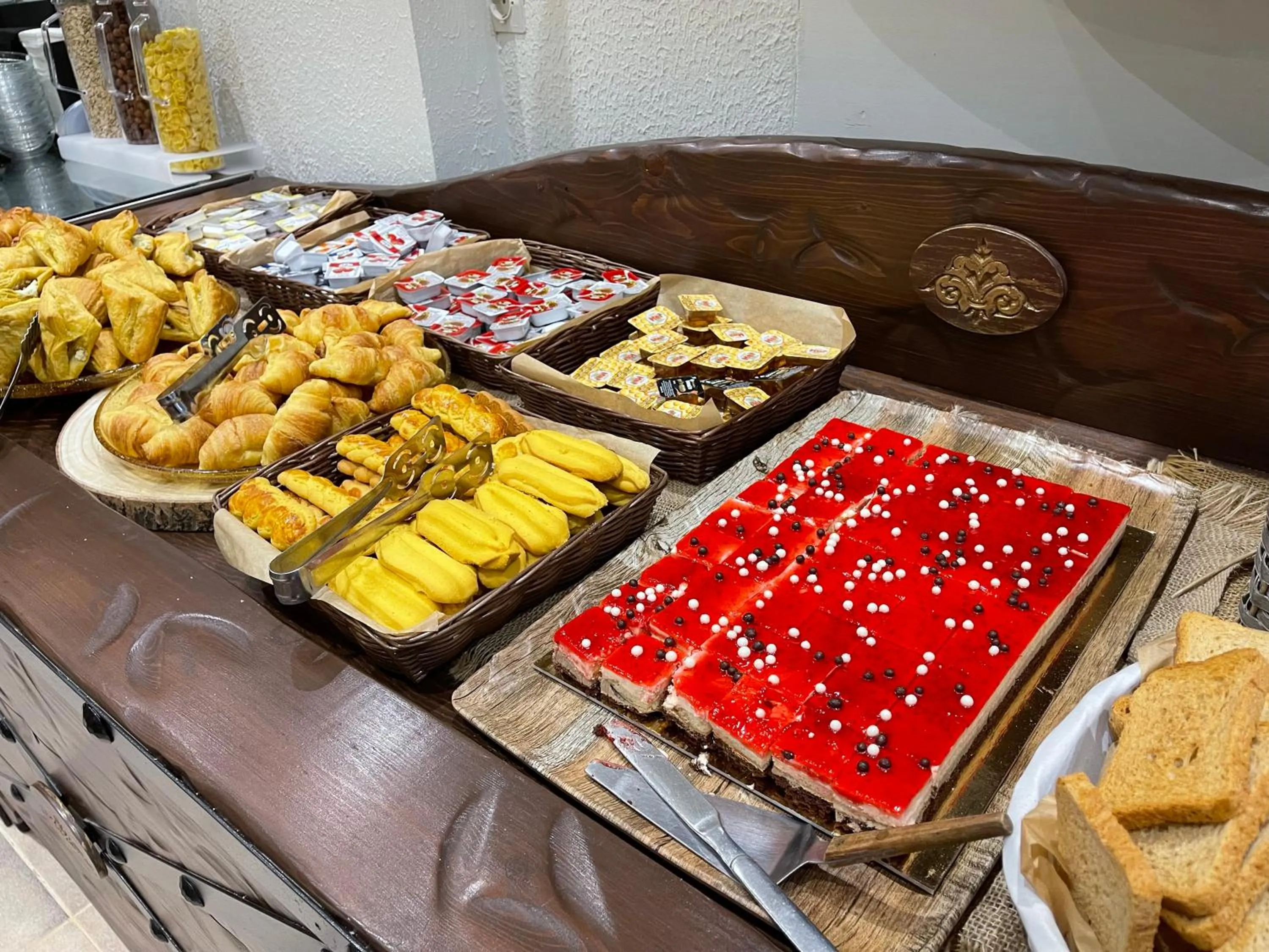 Restaurant/places to eat in Samel Hotel