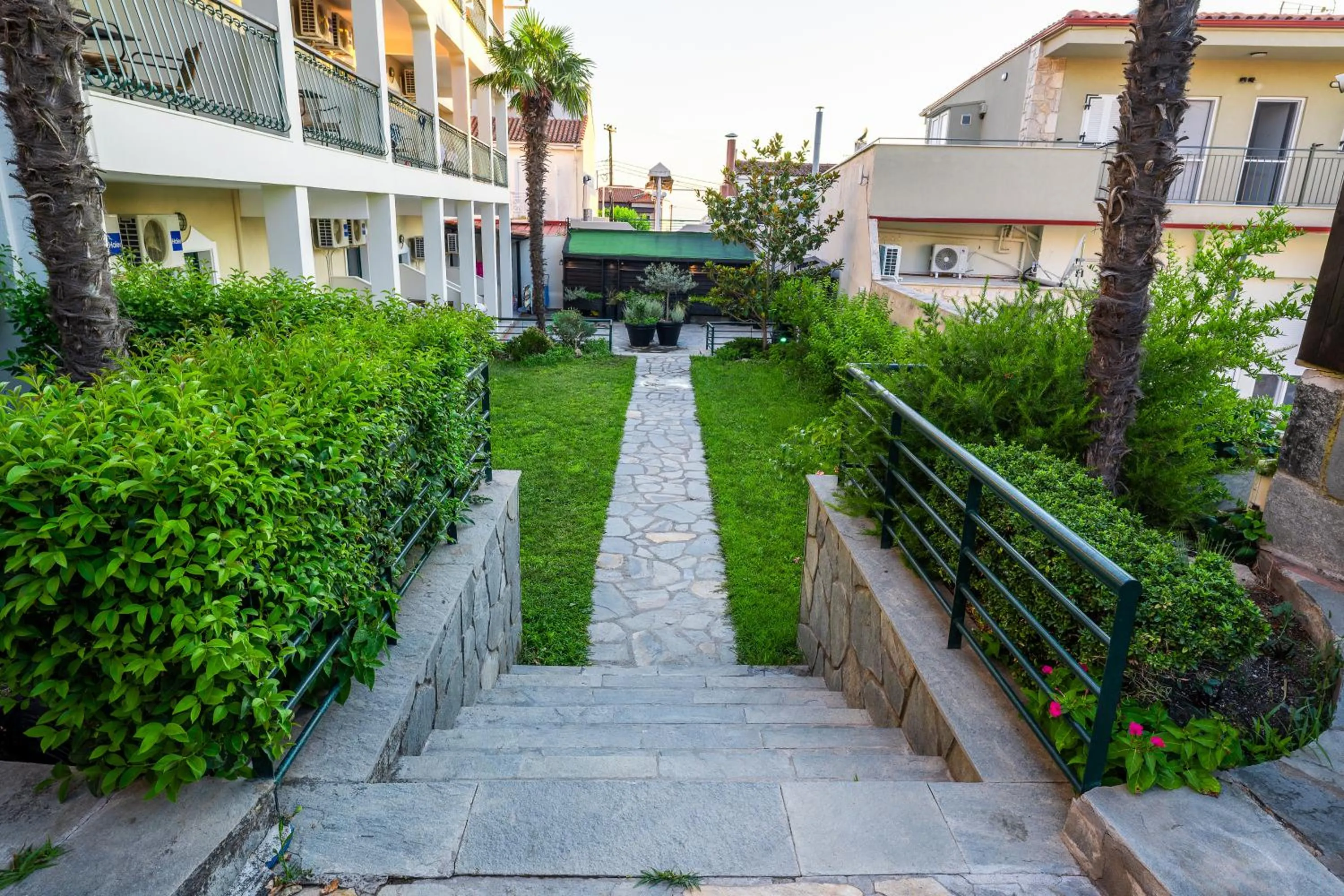 Garden in Samel Hotel