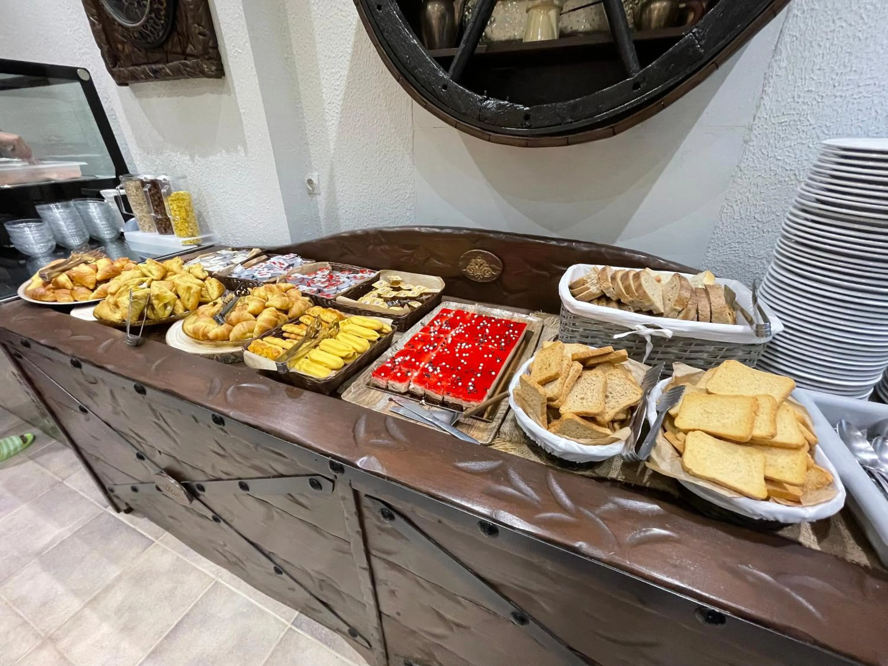 Restaurant/places to eat in Samel Hotel