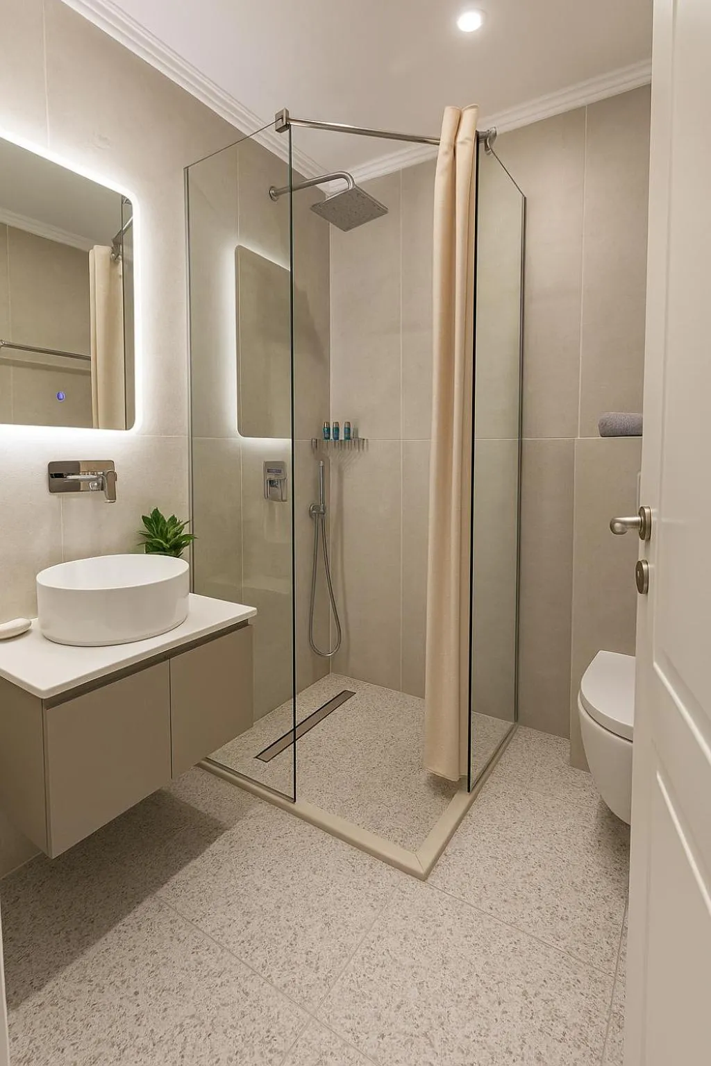 Shower in Samel Hotel