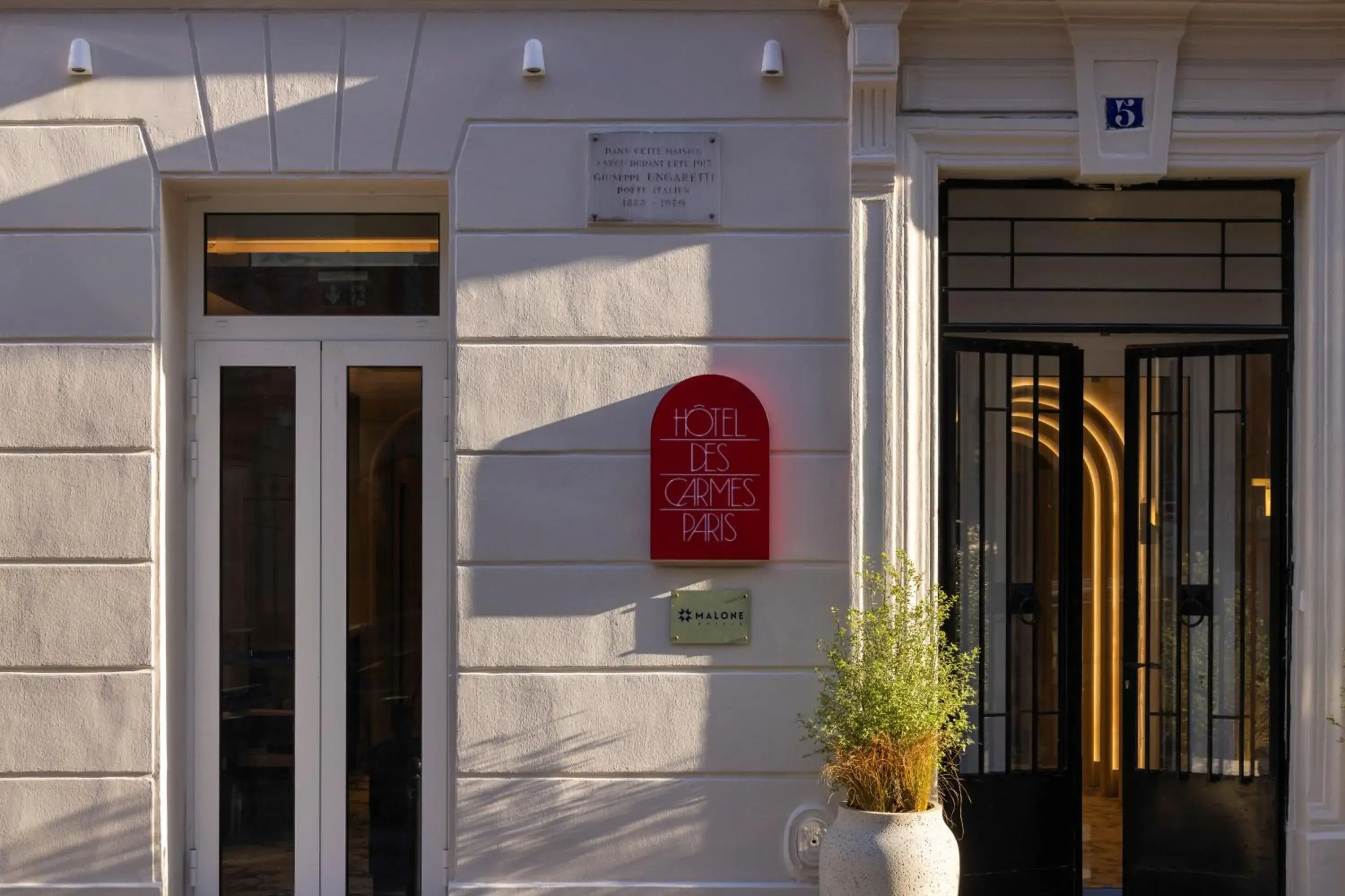 Facade/entrance in Hotel des Carmes by Malone Facade/entrance in Hotel des Carmes by Malone