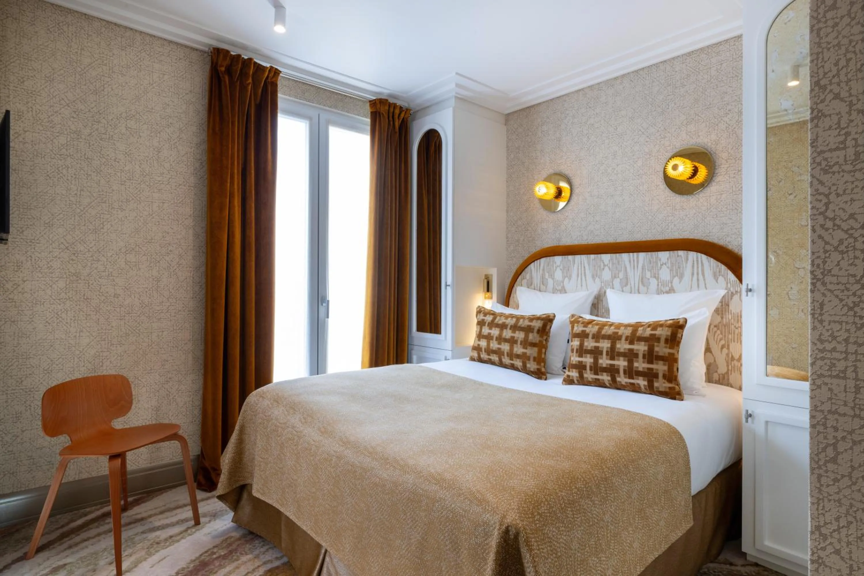 Bedroom, Bed in Hotel des Carmes by Malone