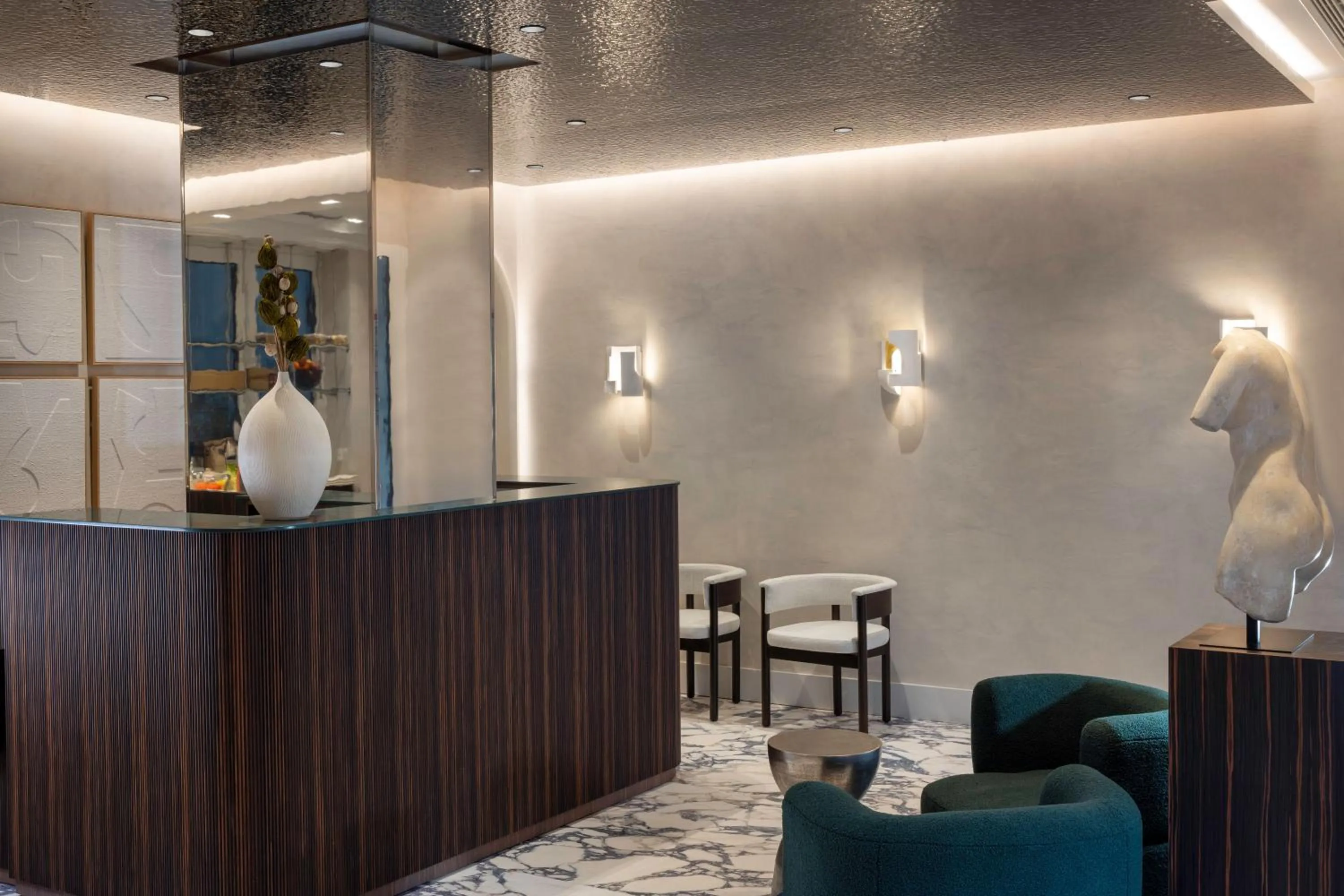 Lobby or reception in Hotel des Carmes by Malone