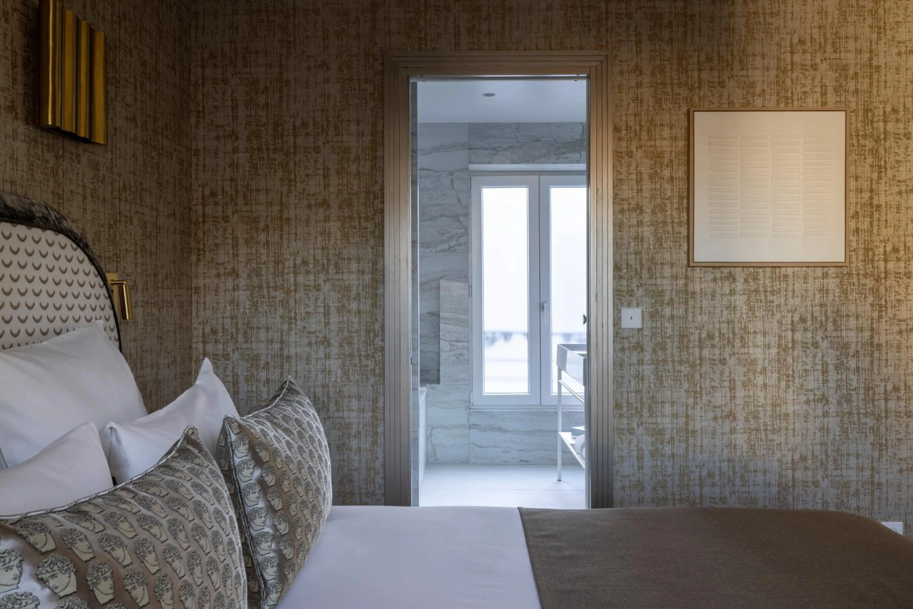 Photo of the whole room, Bed in Hotel des Carmes by Malone