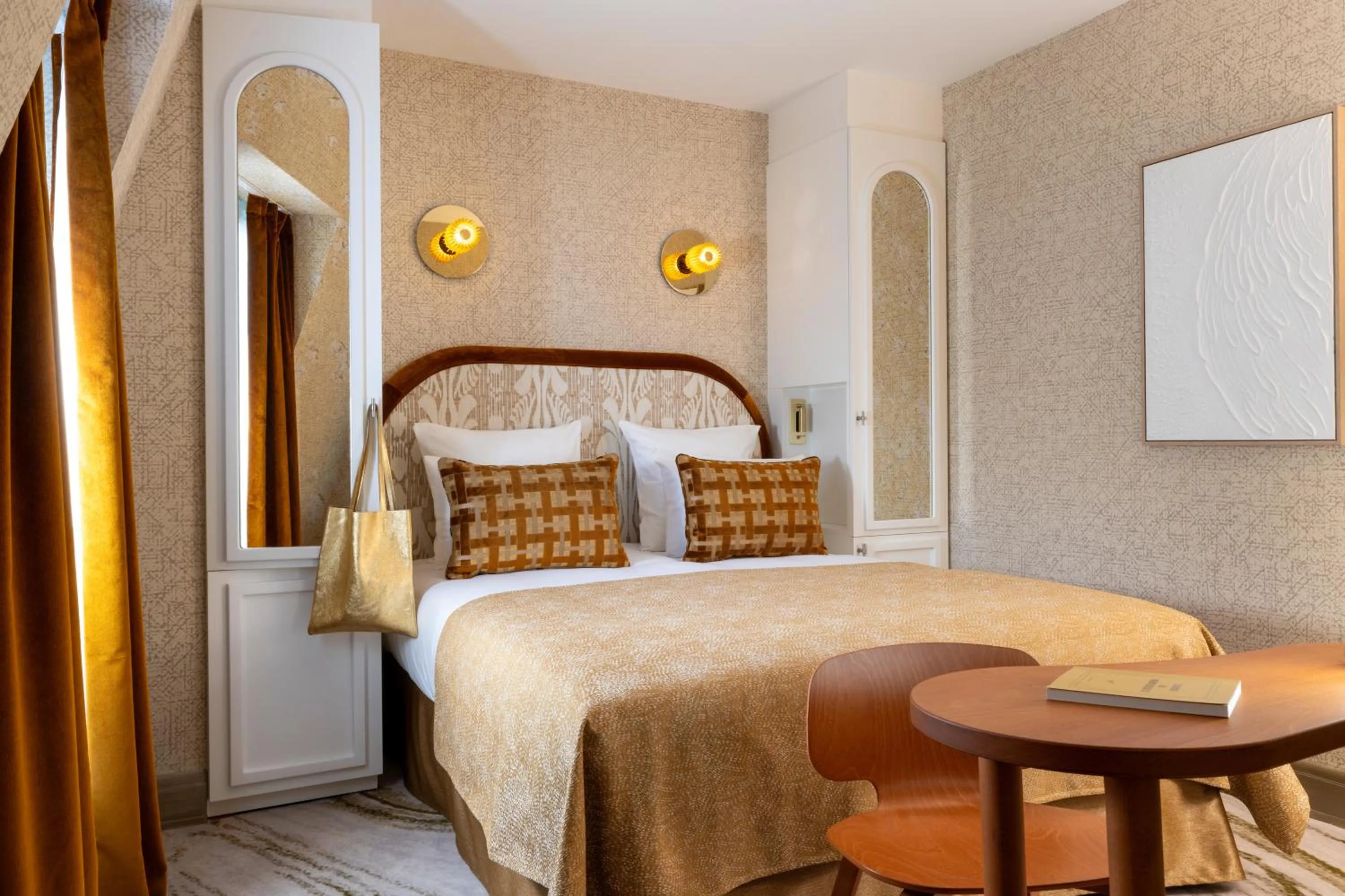 Photo of the whole room, Bed in Hotel des Carmes by Malone