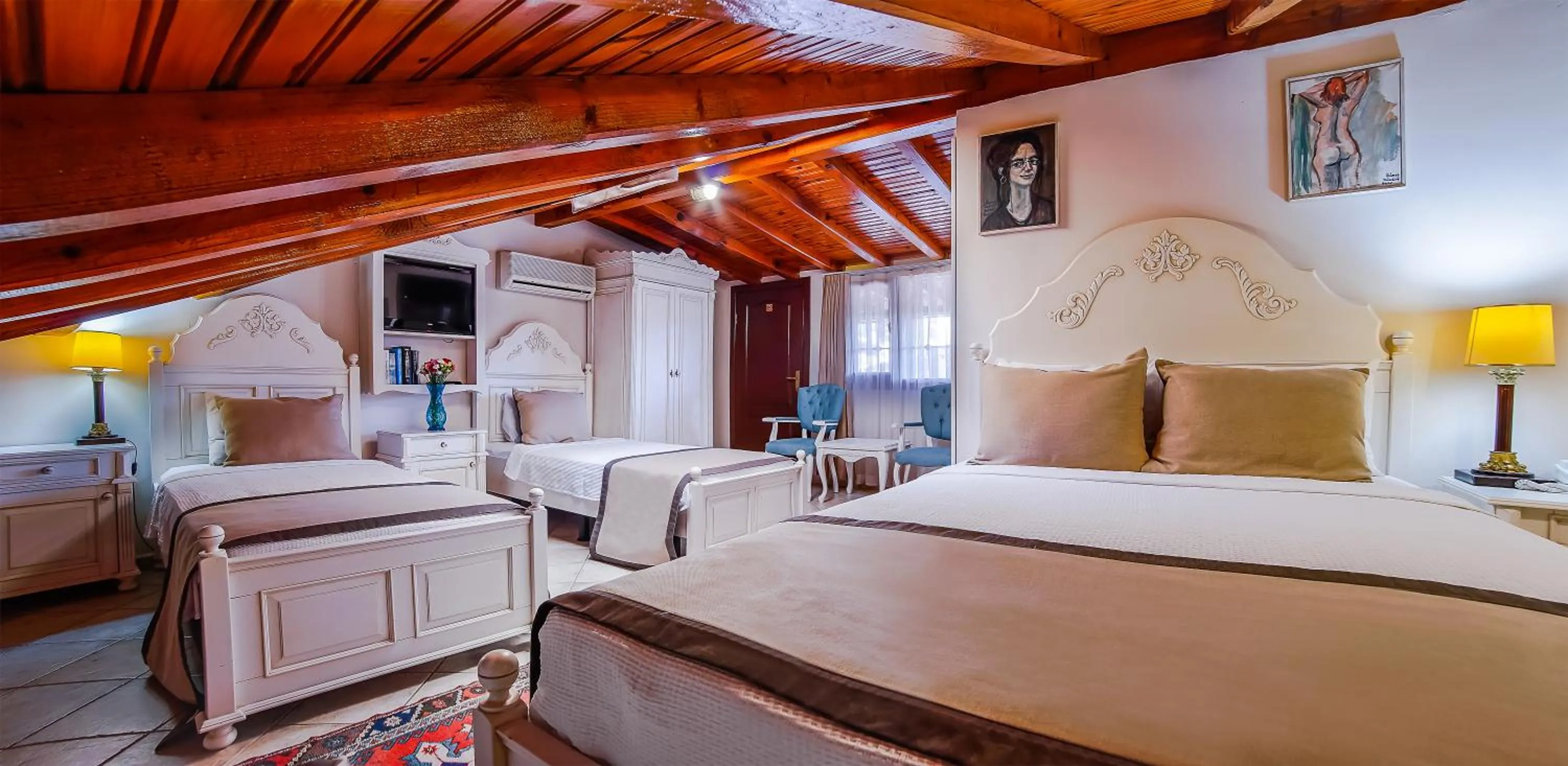 Photo of the whole room, Bed in La Paloma Hotel