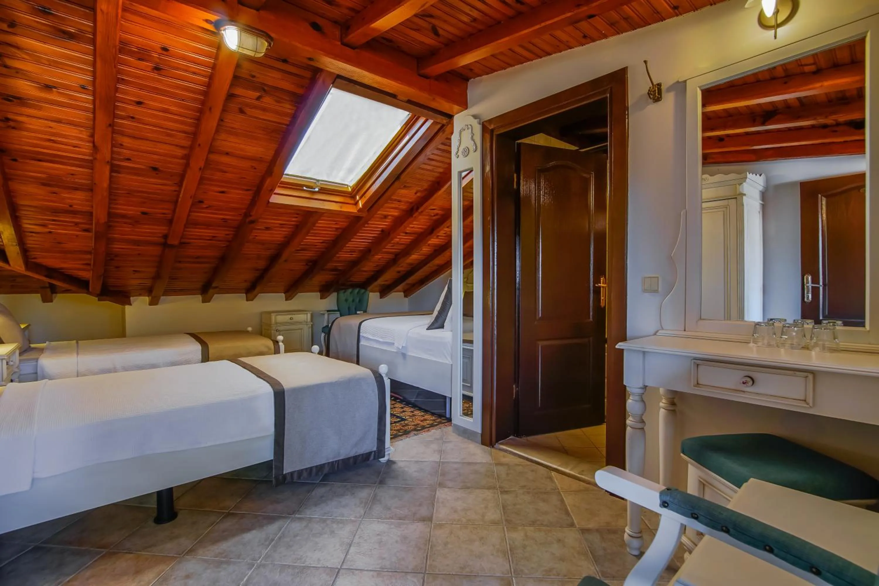 Photo of the whole room, Bed in La Paloma Hotel