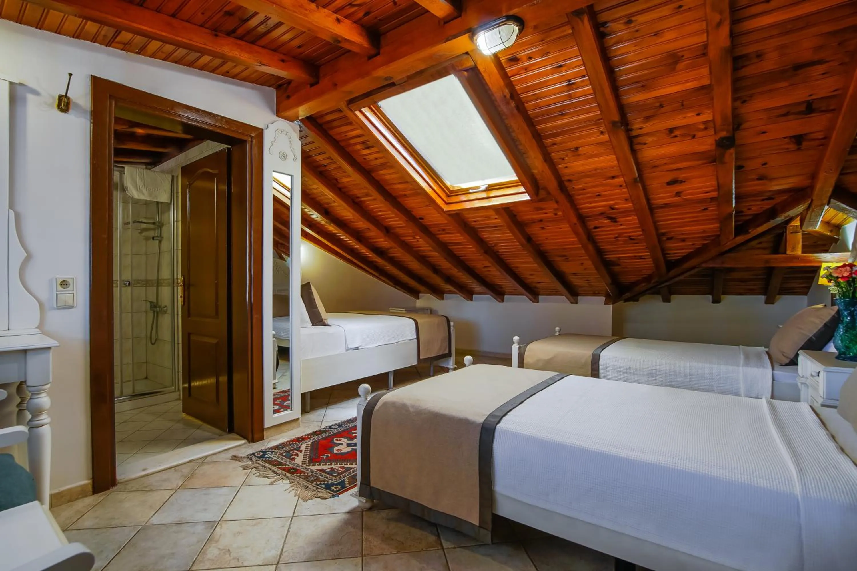 Photo of the whole room, Bed in La Paloma Hotel