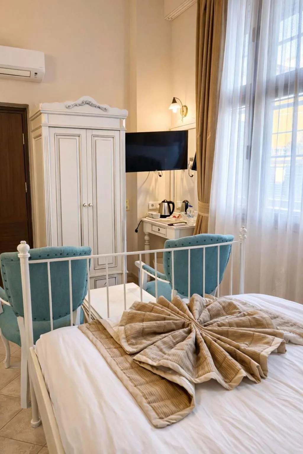 Bed in La Paloma Hotel