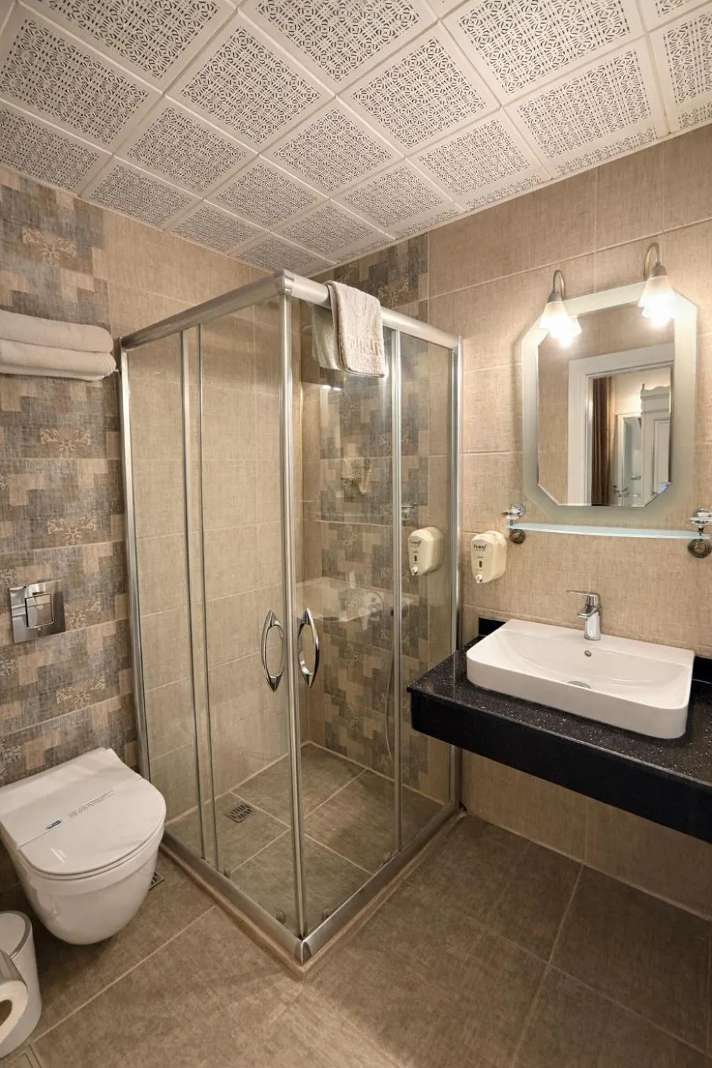 Shower in La Paloma Hotel