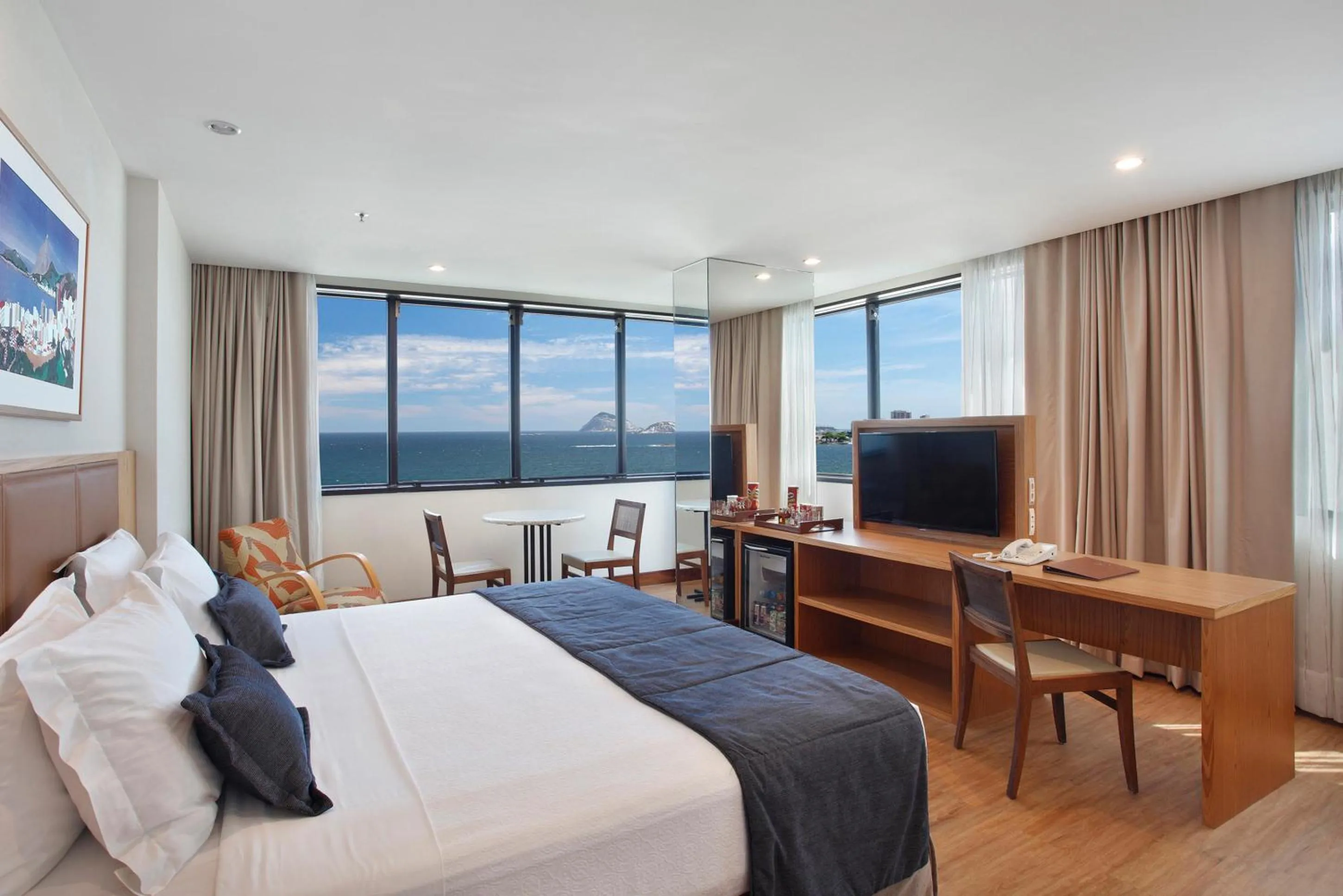 Photo of the whole room, Bed in Windsor Excelsior Copacabana