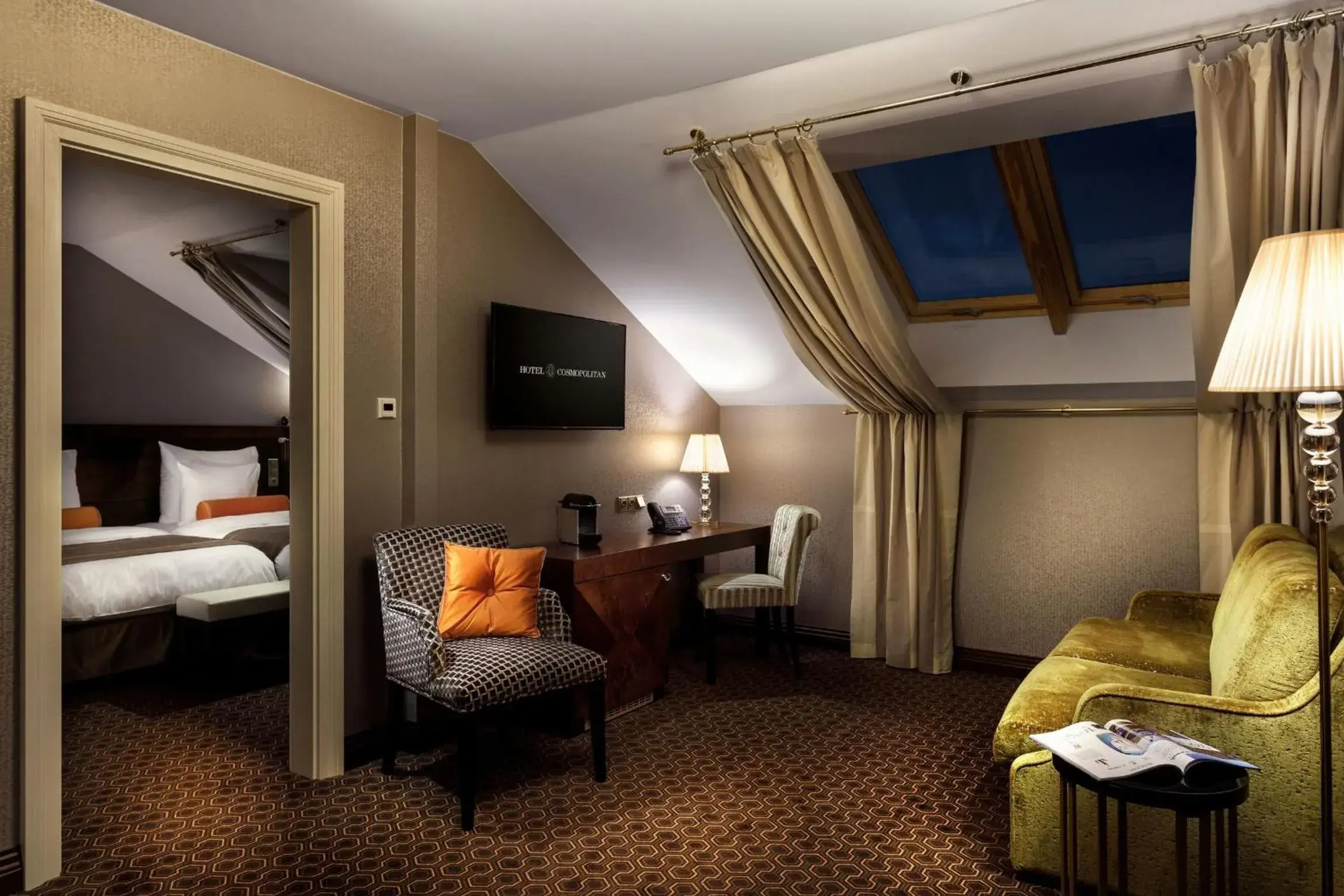 TV and multimedia, Bed in COSMOPOLITAN Hotel Prague TV and multimedia, Bed in COSMOPOLITAN Hotel Prague