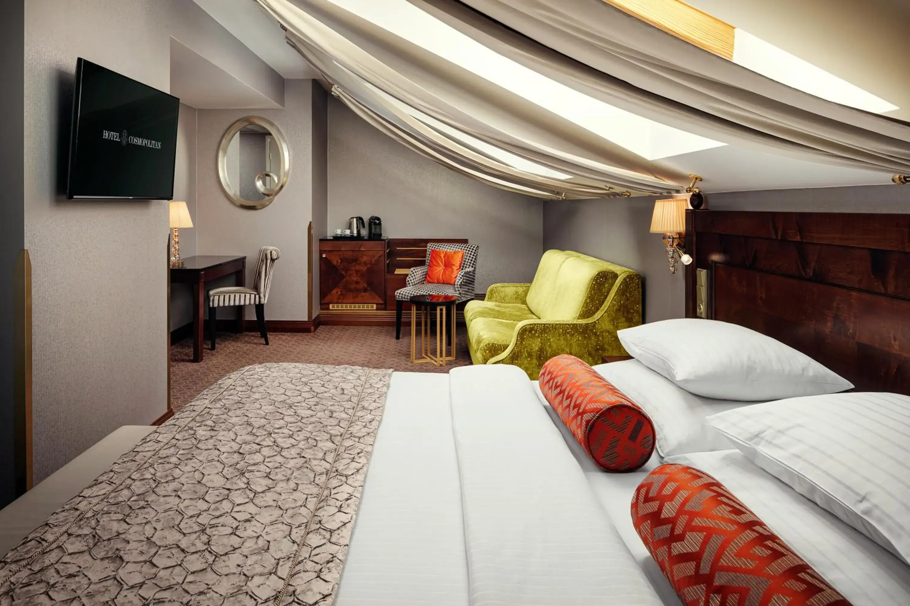 Junior Gin & Tonic Suite in COSMOPOLITAN Hotel Prague Junior Gin & Tonic Suite in COSMOPOLITAN Hotel Prague