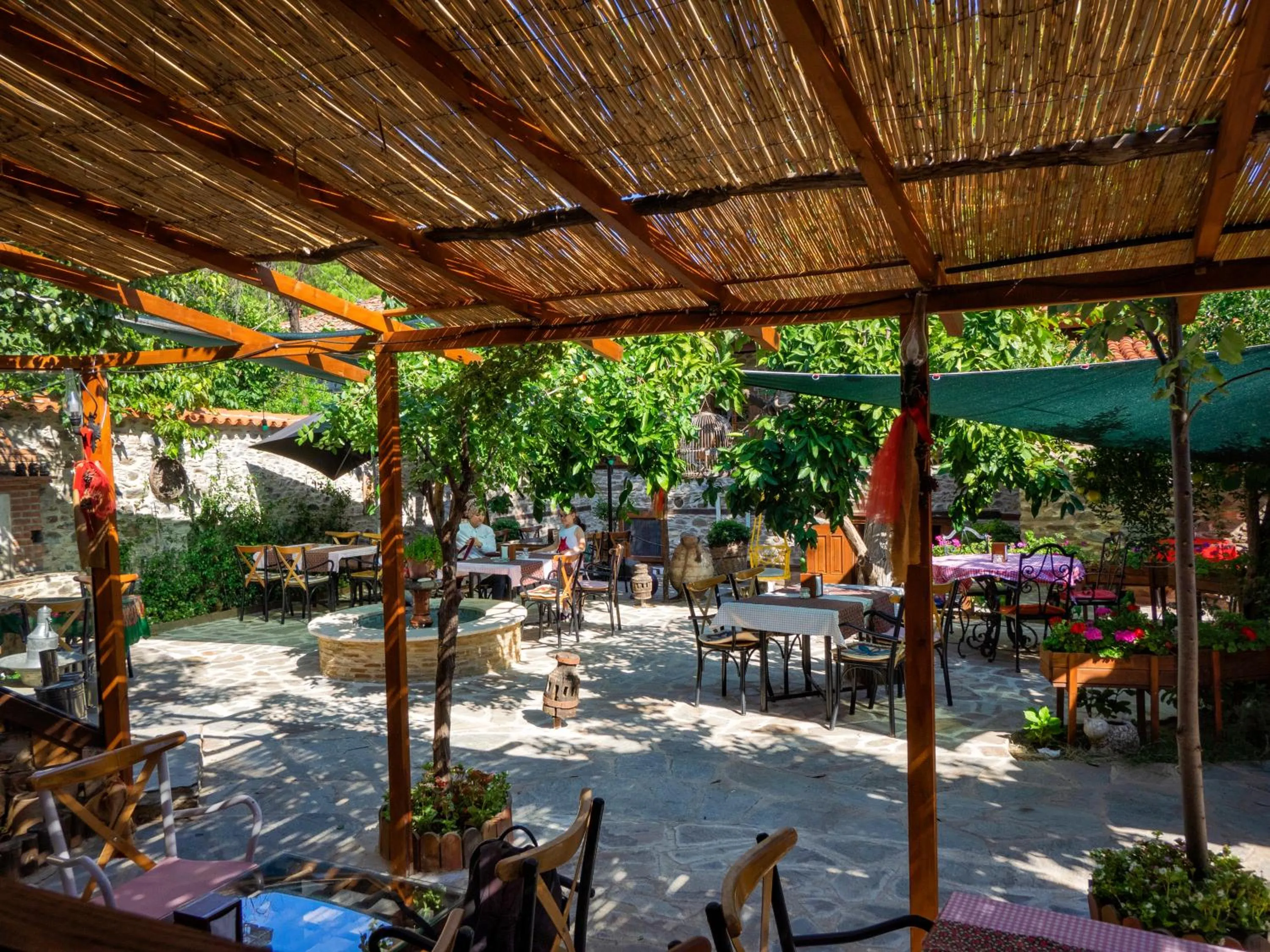 Garden in Yeni Gelin Evi