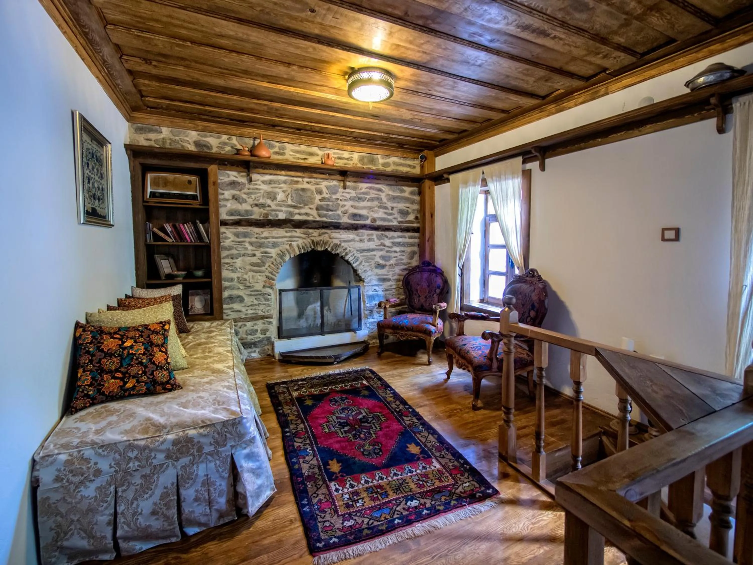 Communal lounge/ TV room, Bed in Yeni Gelin Evi