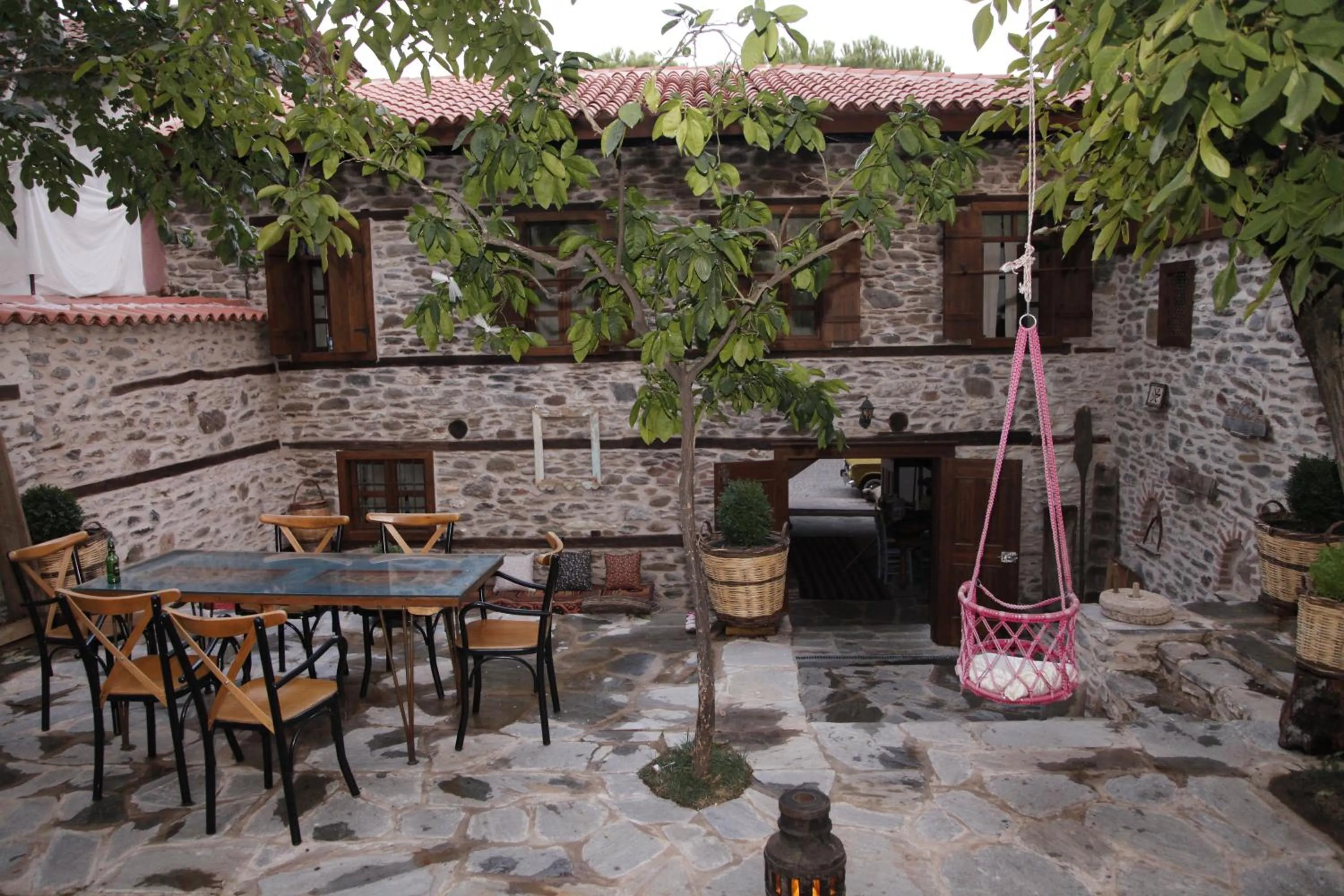 Garden in Yeni Gelin Evi