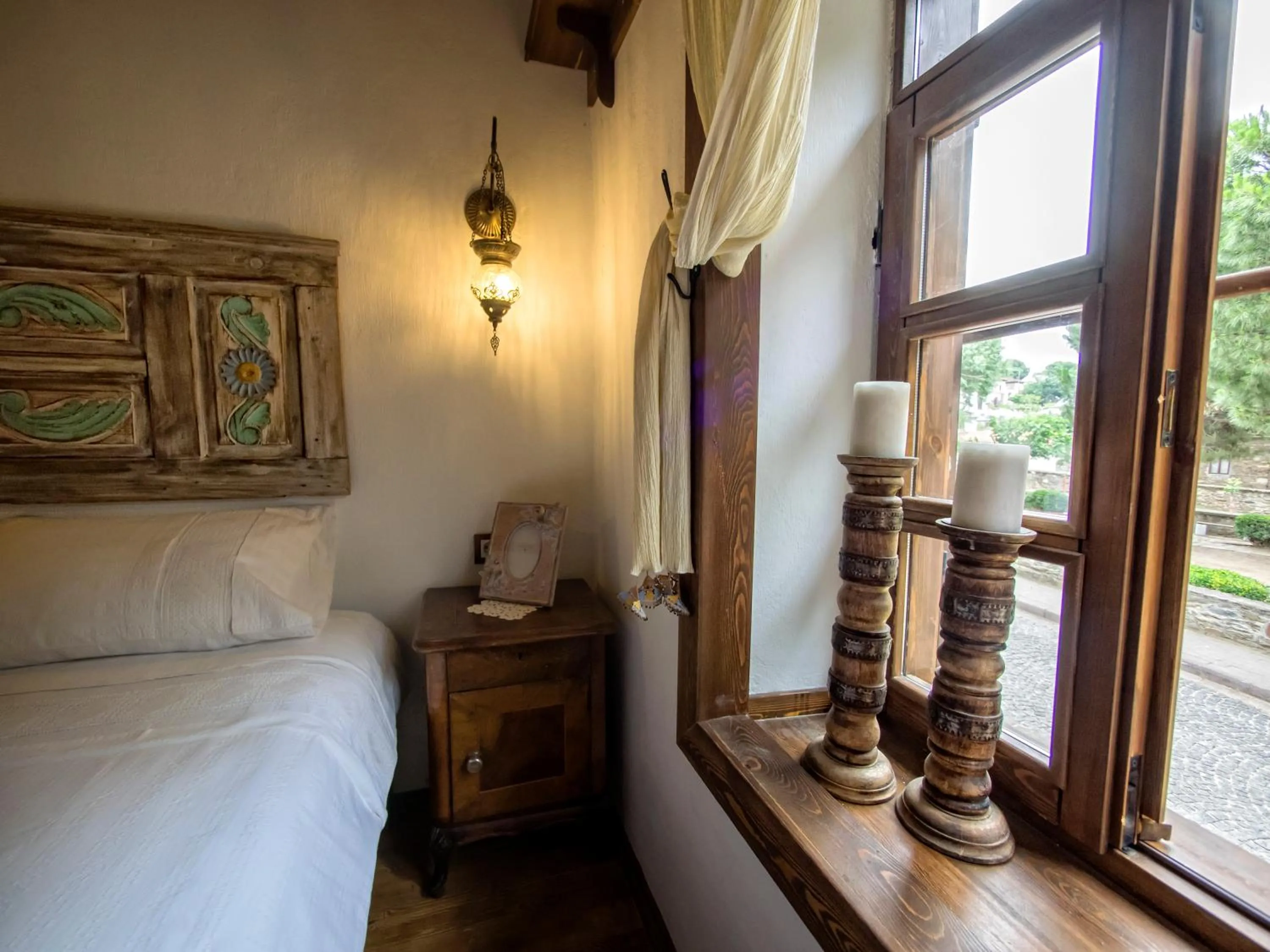 Decorative detail, Bed in Yeni Gelin Evi