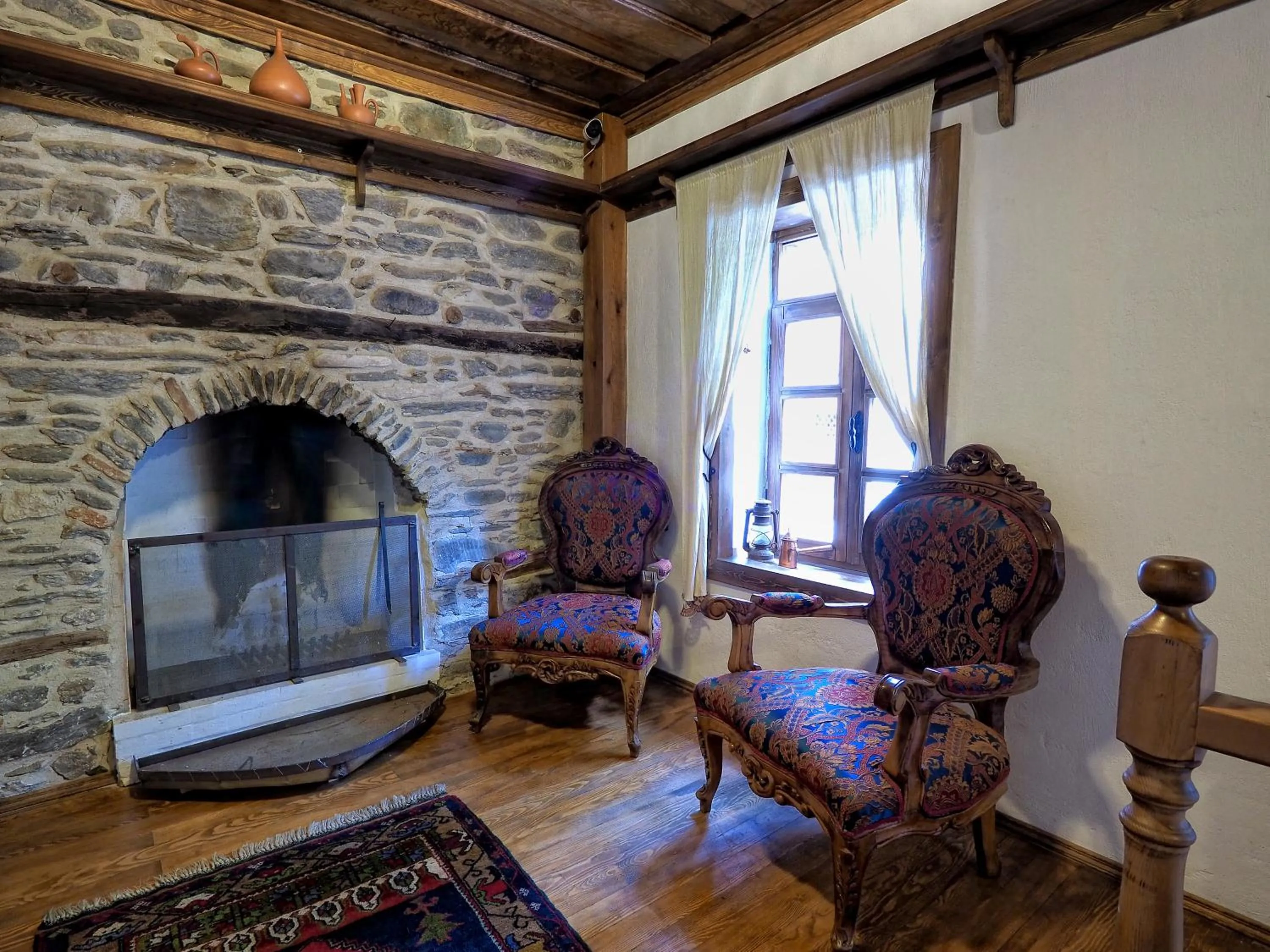 Communal lounge/ TV room in Yeni Gelin Evi