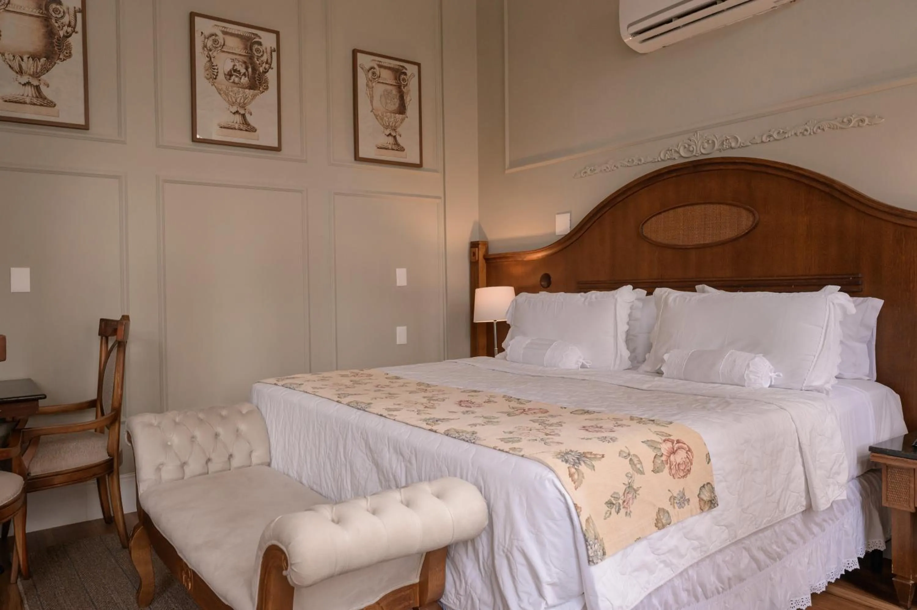 Bed in Johnscher by SJ - San Juan Curitiba