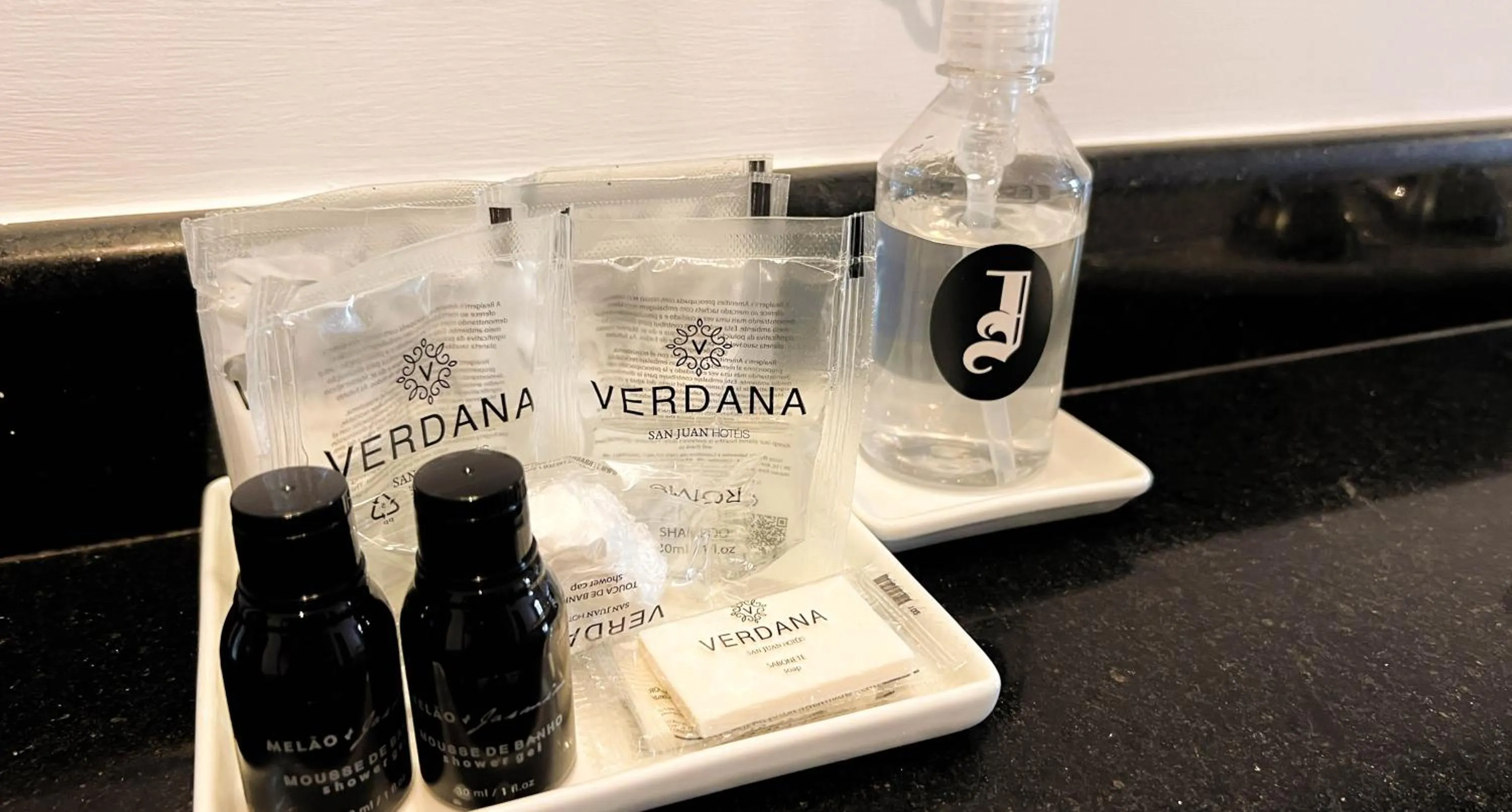 Bathroom in Johnscher by SJ - San Juan Curitiba