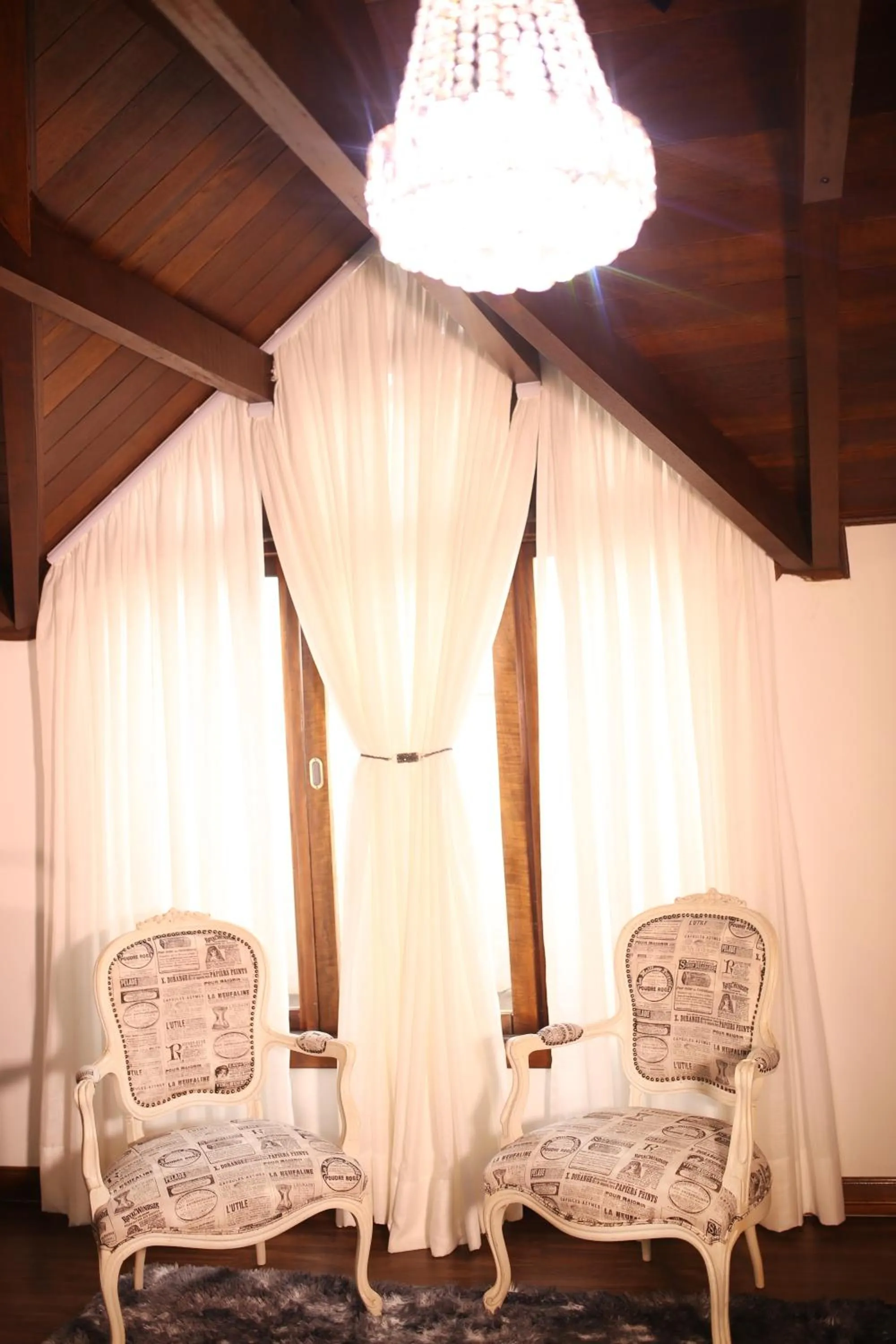 Seating area in Johnscher by SJ - San Juan Curitiba